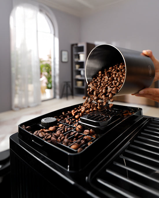 ماكينة صنع القهوة De'Longhi Magnifica الأوتوماتيكية بالكامل، قهوة طازجة، لوحة تحكم تعمل باللمس Sift، رغوة حليب تقليدية، وصفات بلمسة واحدة Black-ECAM220.22.GB (معتمدة من هيئة الإمارات للمواصفات والمقاييس الإماراتية)