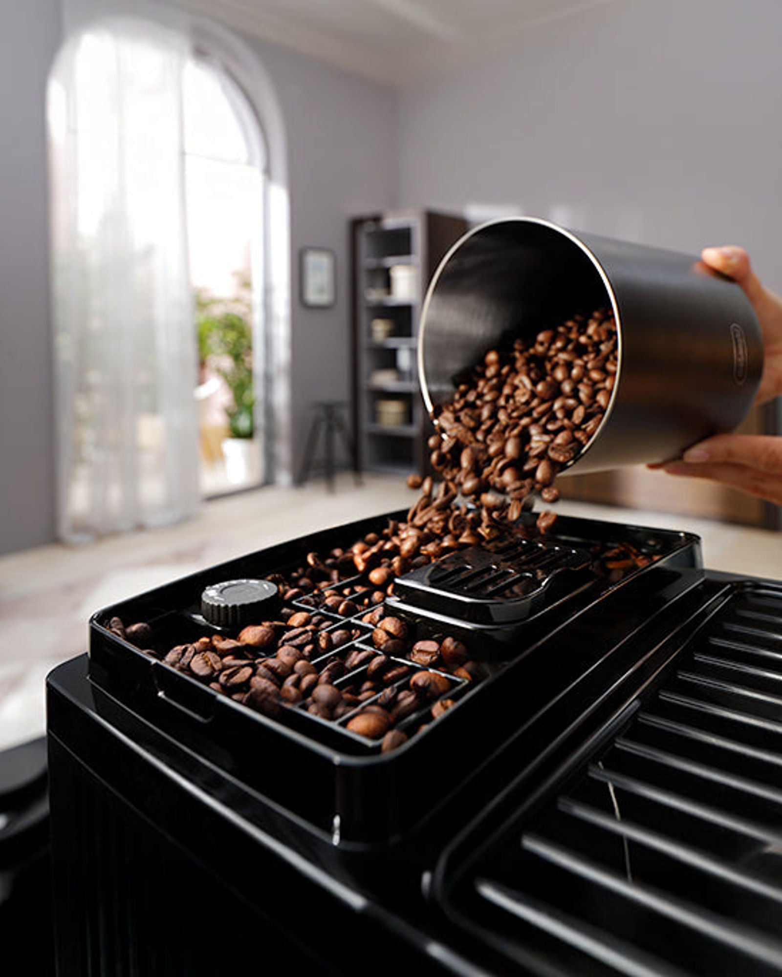 ماكينة القهوة الأوتوماتيكية ديلونجي ماجنيفيكا