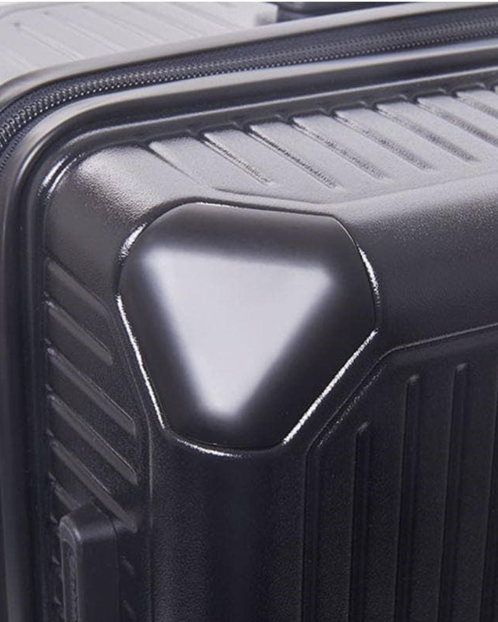 عربة أمتعة إيكولاك شوجون مقاس ٢٠ بوصة بأربع عجلات مزدوجة، لون أسود - PC148 20 أسود