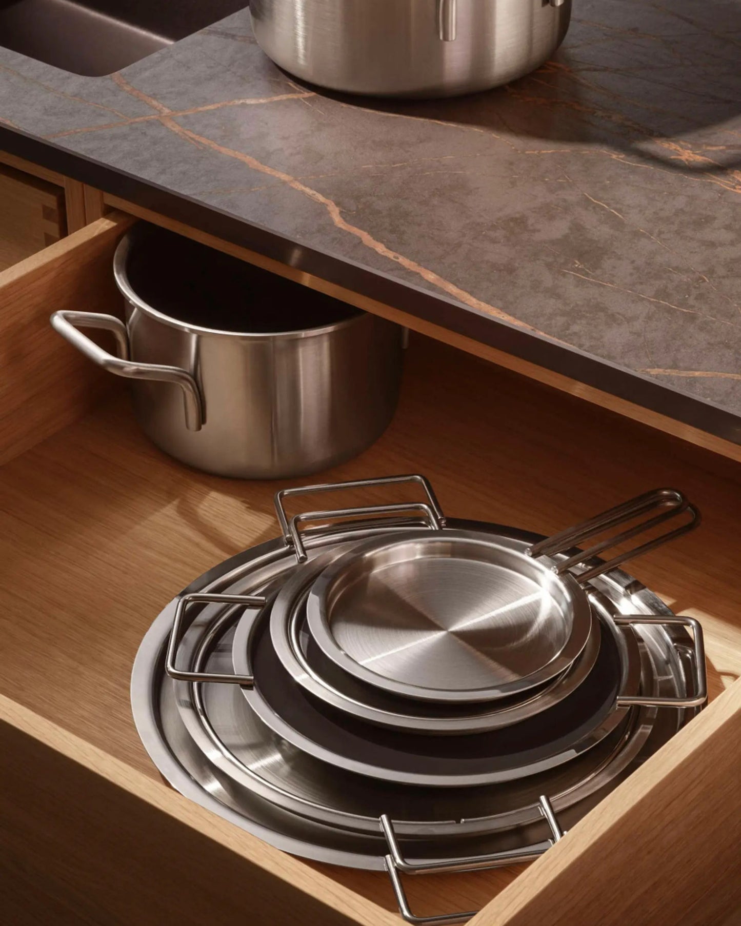 غطاء إيفا سولو 206024 مقاس 24 سم من الفولاذ المقاوم للصدأ