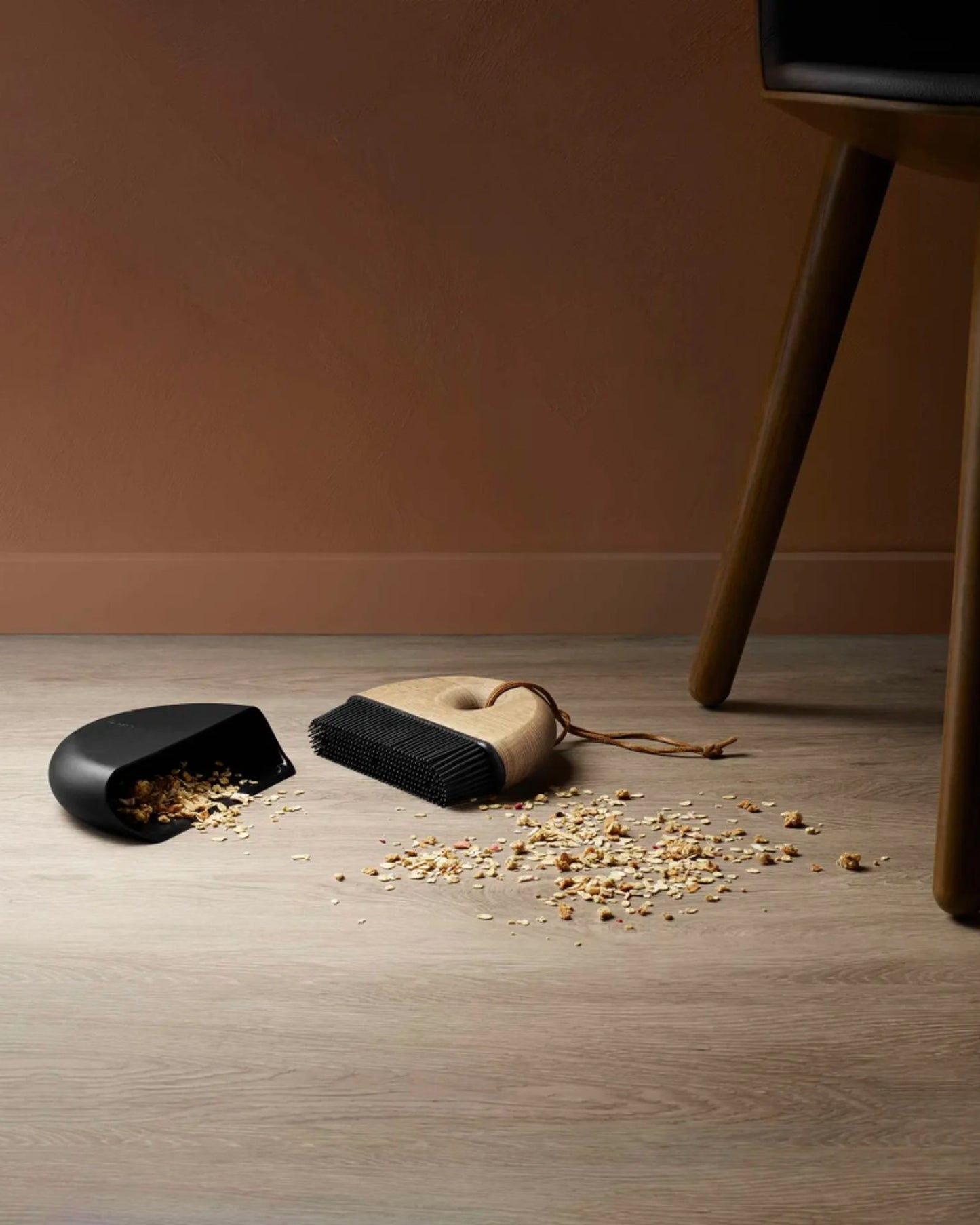 مجموعة إيفا سولو 520430 من المكنسة والمجرفة والفرشاة