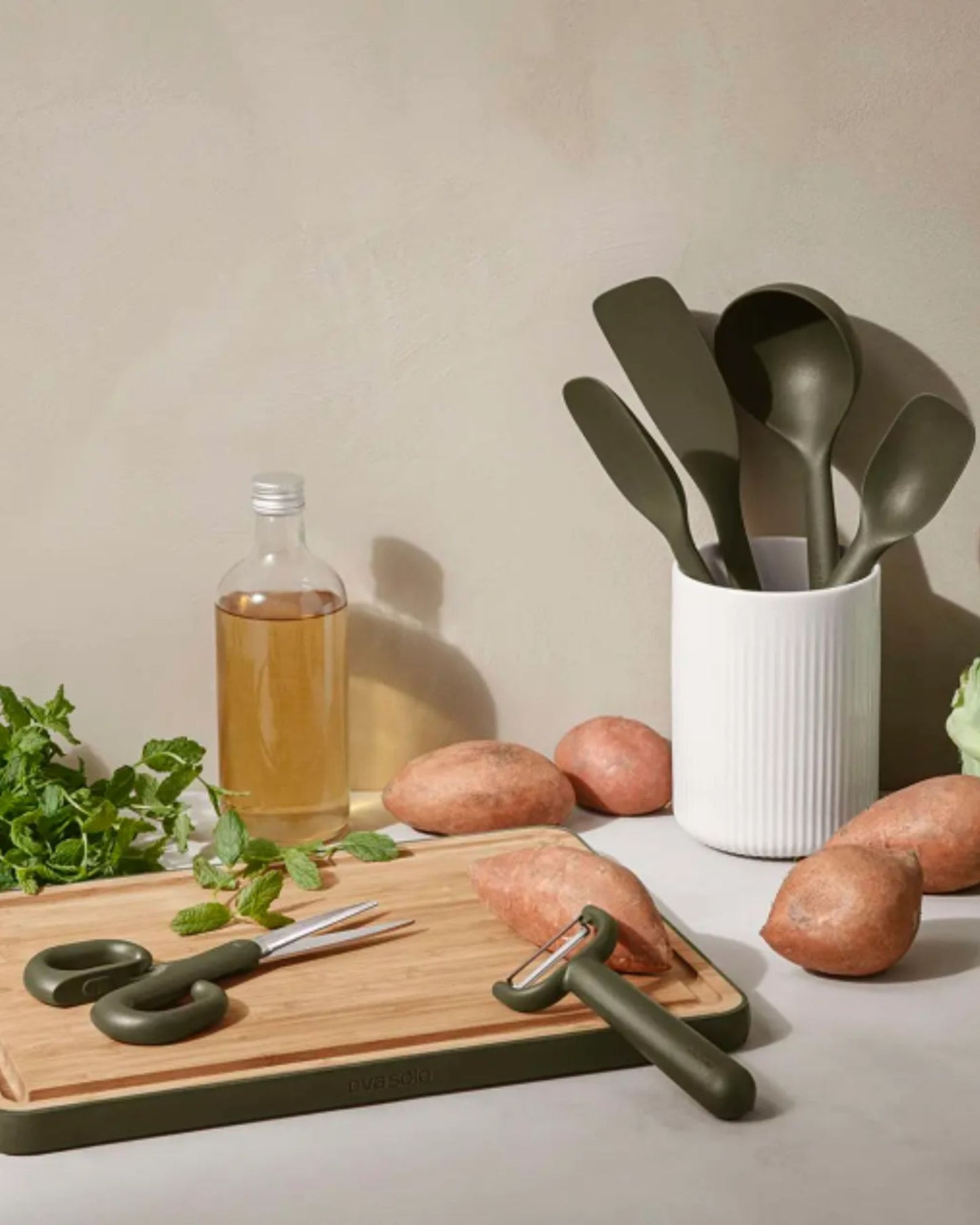 ملعقة تقديم كبيرة خضراء من إيفا سولو 531534