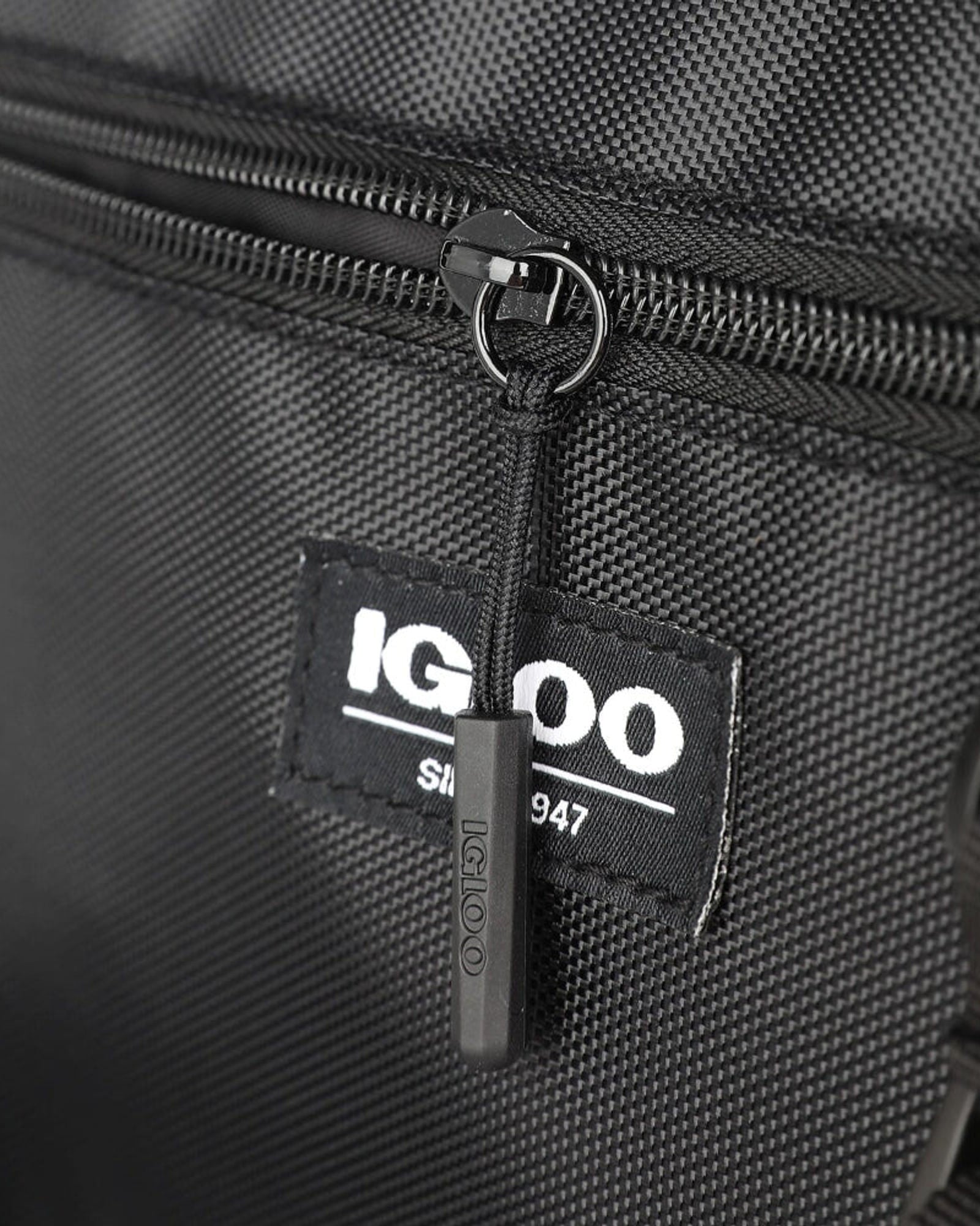 00066148-حقيبة تبريد إيجلو ماكس كولد إيفرغرين سناب داون، 12 علبة - أسود