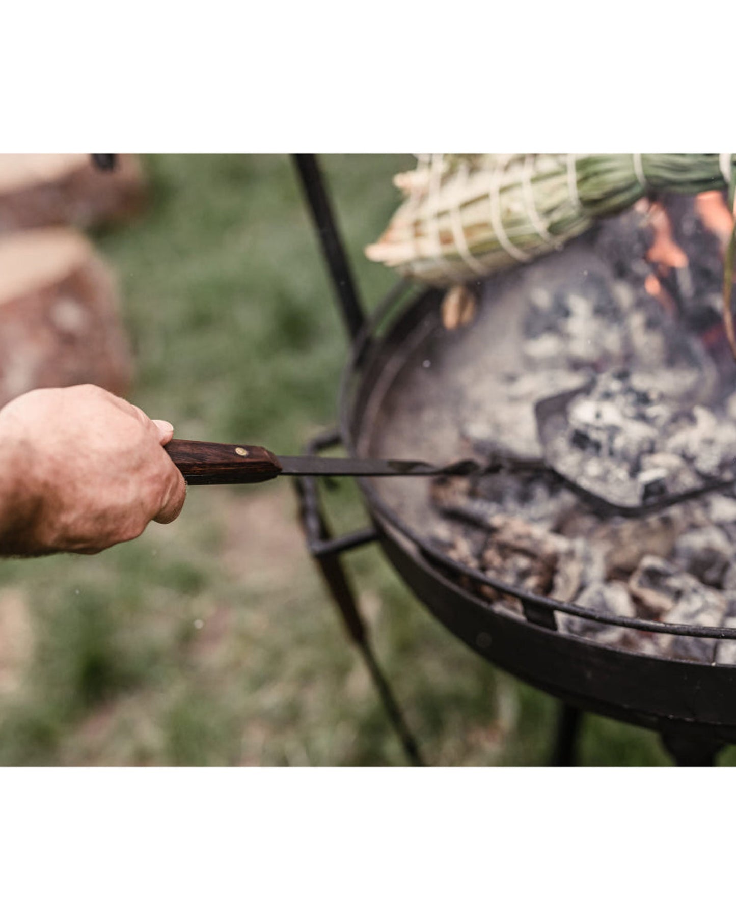 BareBones - مجرفة الفحم من Cowboy Grill