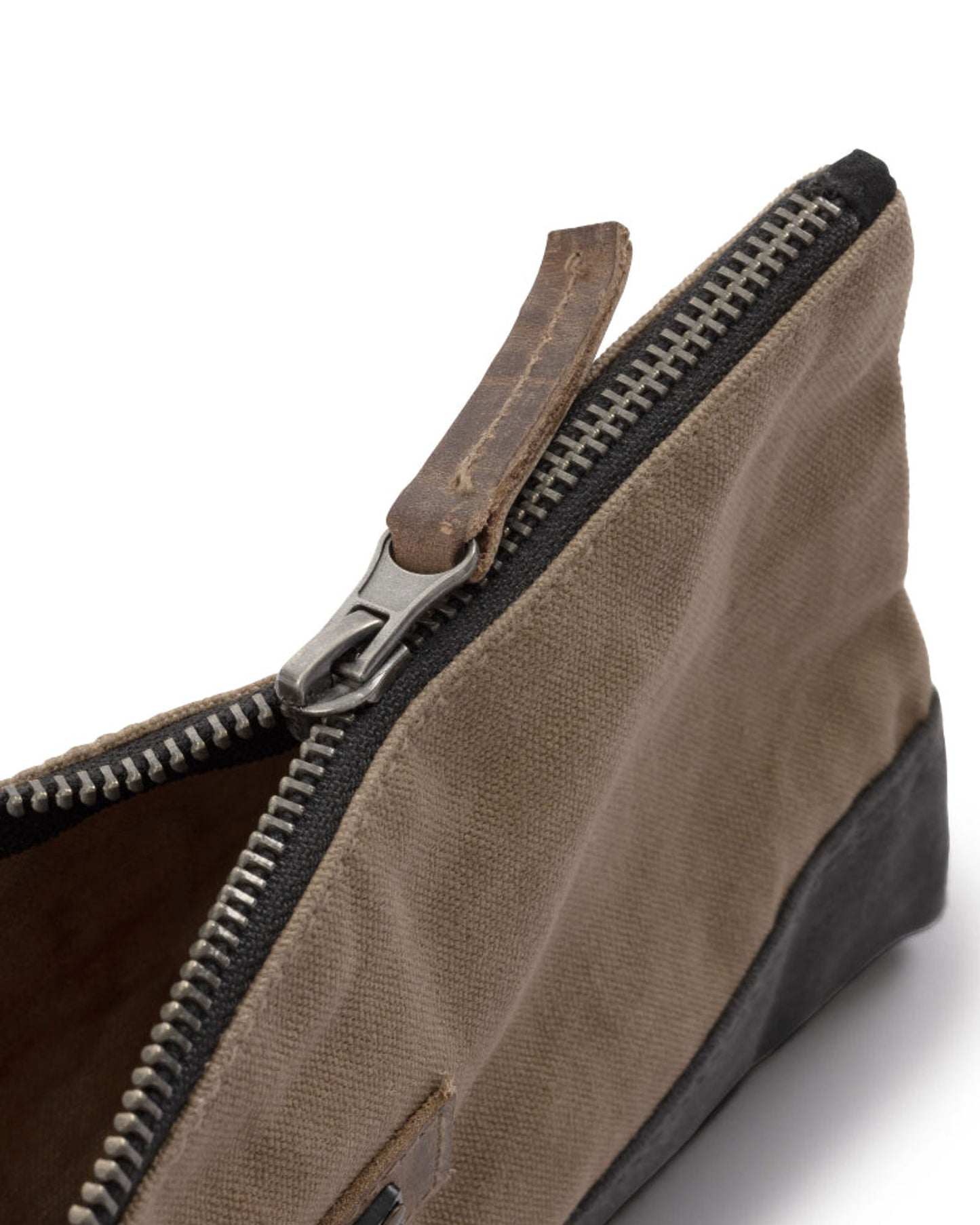 BareBones - حقيبة نيلوم صغيرة بسحاب (كاكي)