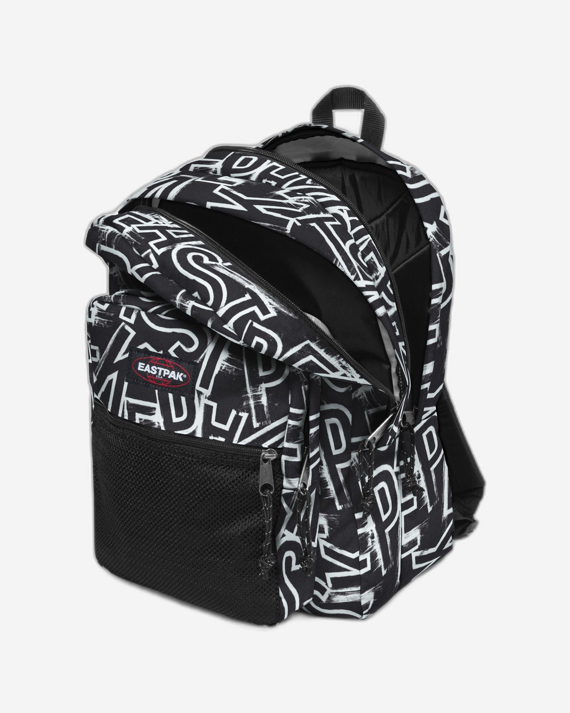 حقيبة ظهر Eastpak Pinnacle Ep Lettersblack متوسطة الحجم مع حماية للكمبيوتر المحمول - EK0000602O01