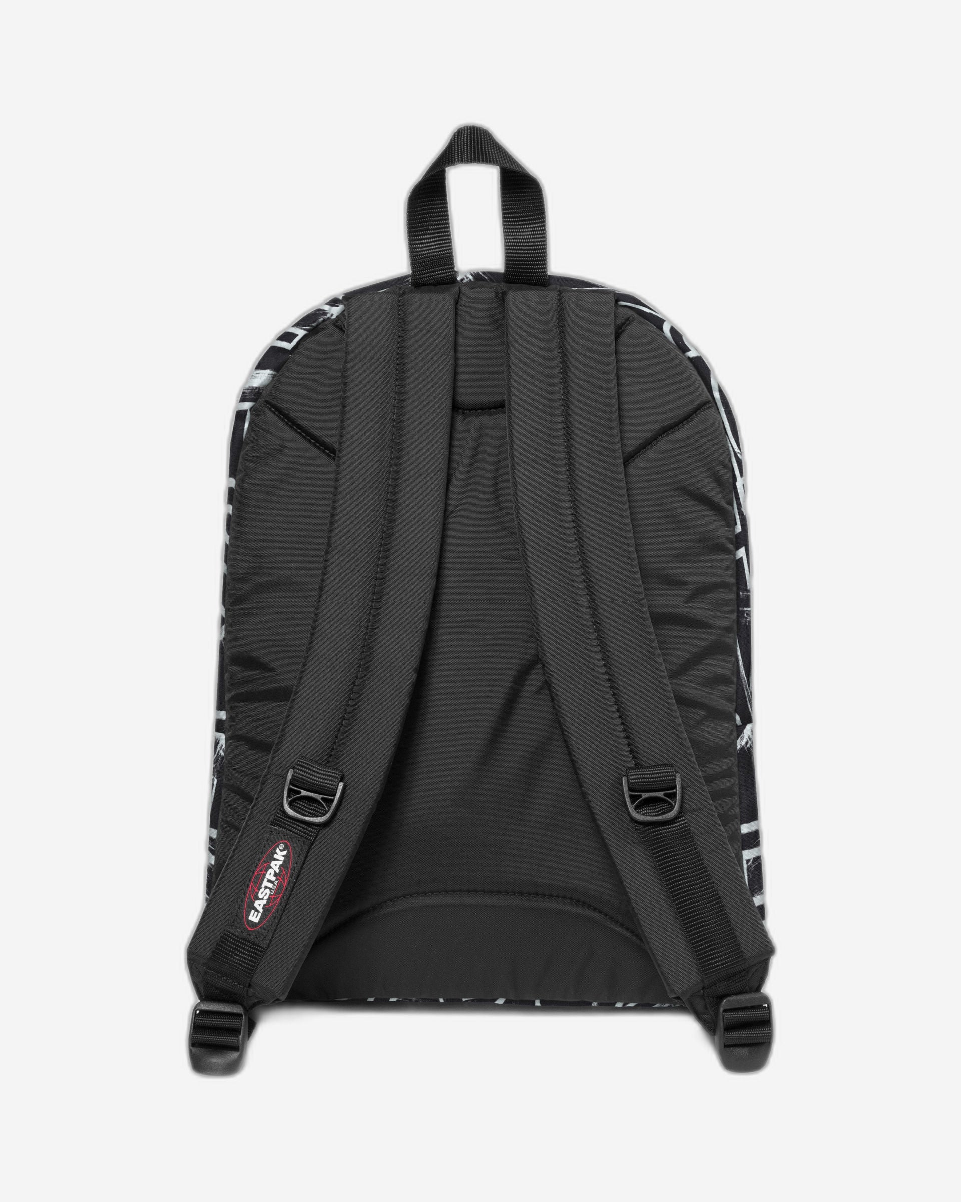 حقيبة ظهر Eastpak Pinnacle Ep Lettersblack متوسطة الحجم مع حماية للكمبيوتر المحمول - EK0000602O01