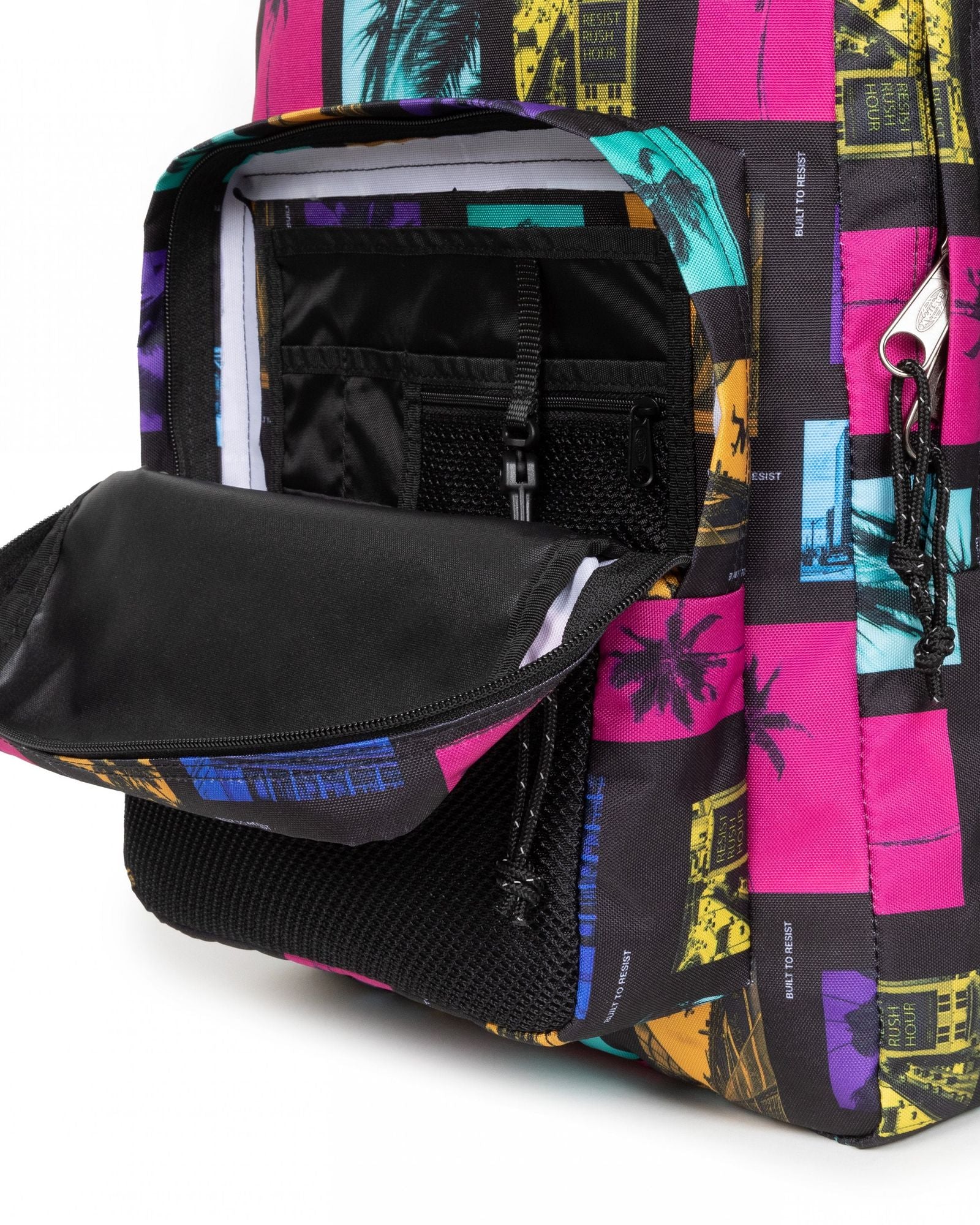 حقيبة ظهر Eastpak Pinnacle City Bay سوداء متوسطة الحجم مع حماية للكمبيوتر المحمول - EK0000606O01