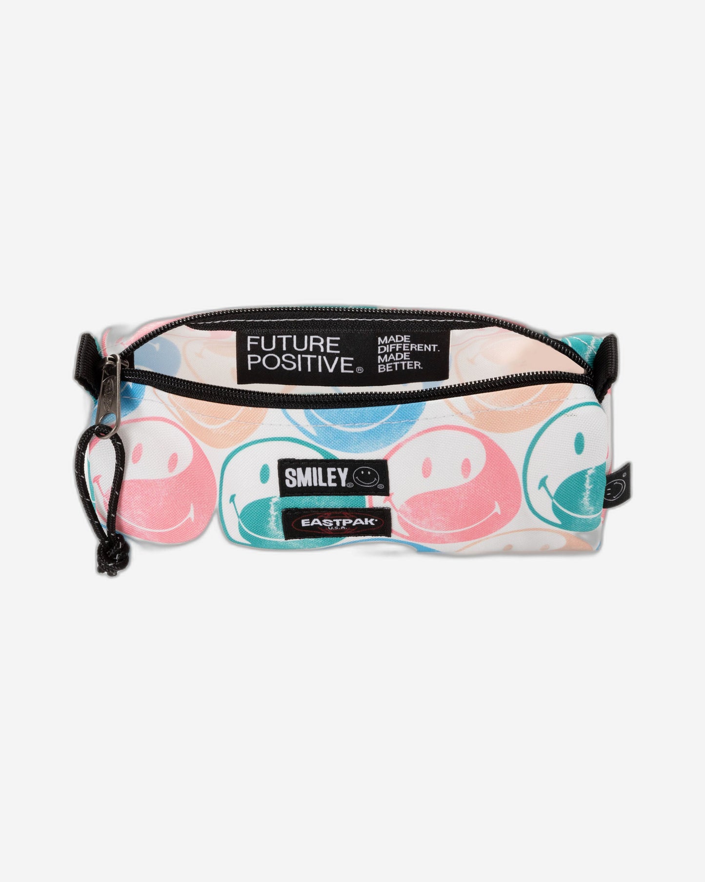 حافظة أقلام إيست باك بنشمارك صغيرة ملونة بتصميم ابتسامة واحدة - EK0003725K31