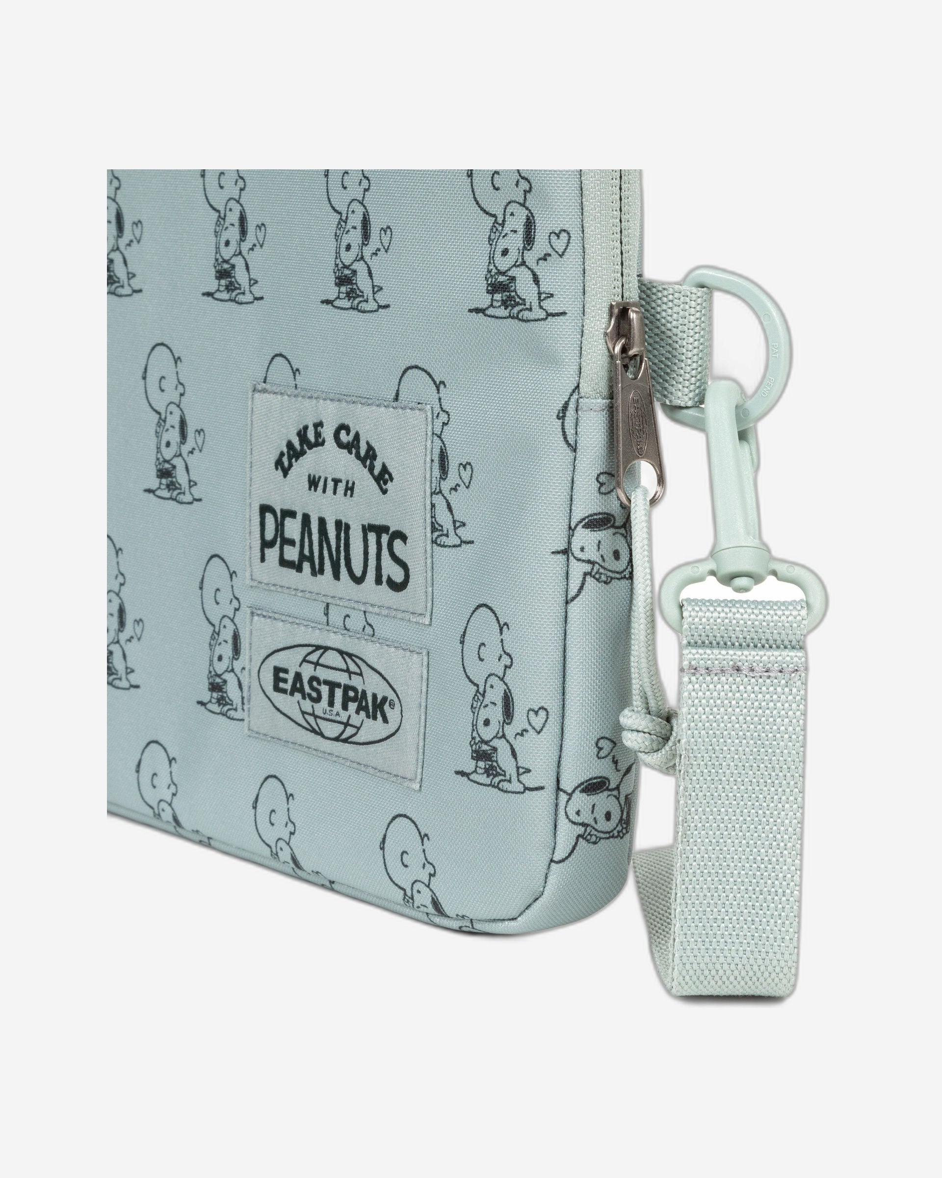 بطانية إيست باك متوسطة الحجم بلون الفول السوداني والنعناع - EK0004246O81