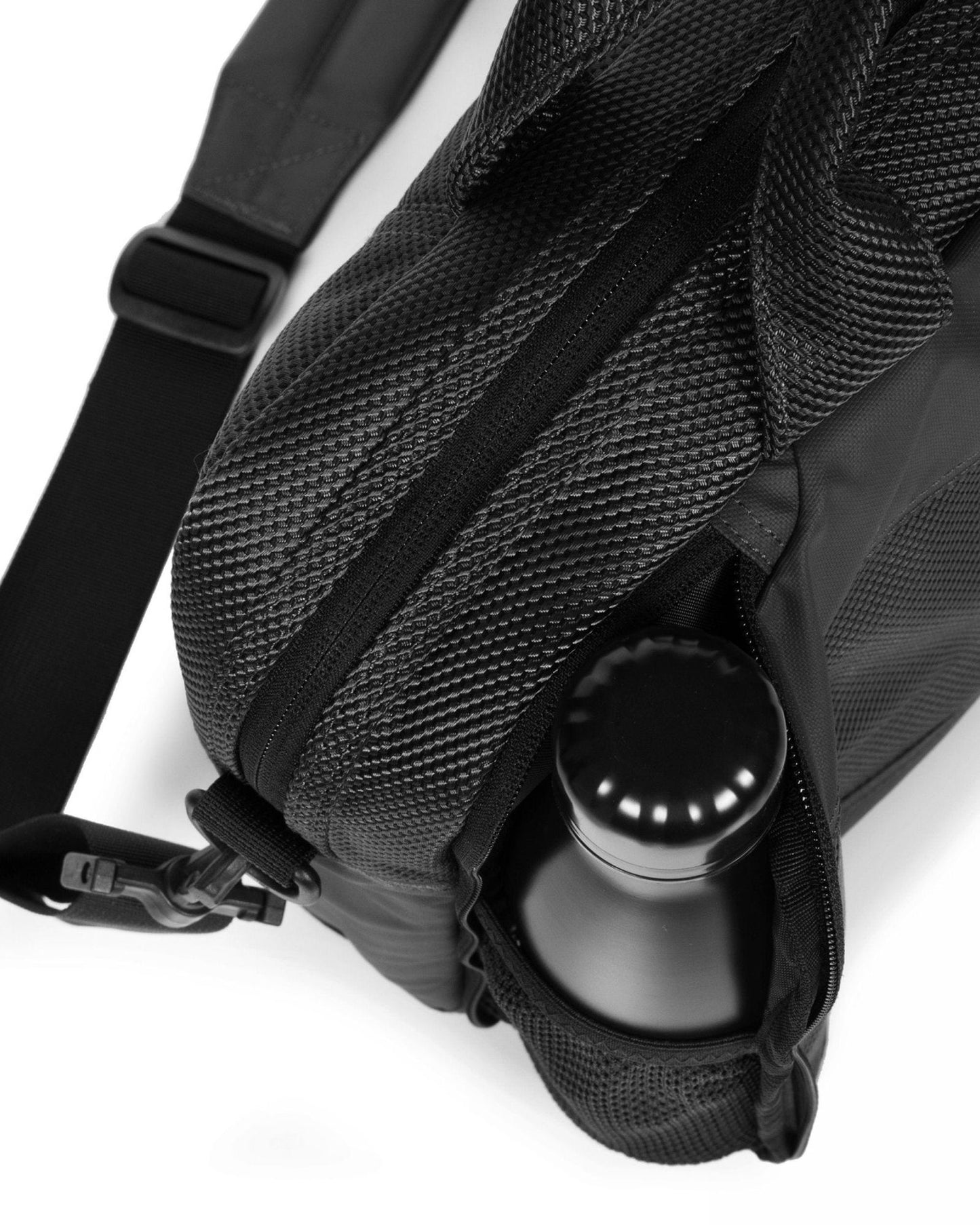 حقيبة كمبيوتر محمول إيستباك أكتون سي إن إن سي تي كوت متوسطة الحجم - EK00042F80W1