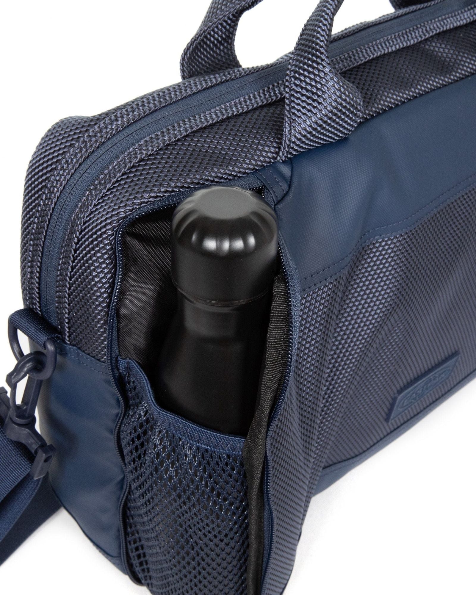 حقيبة كمبيوتر محمول إيستباك أكتون سي إن إن سي تي مارين متوسطة الحجم - EK00042FO161