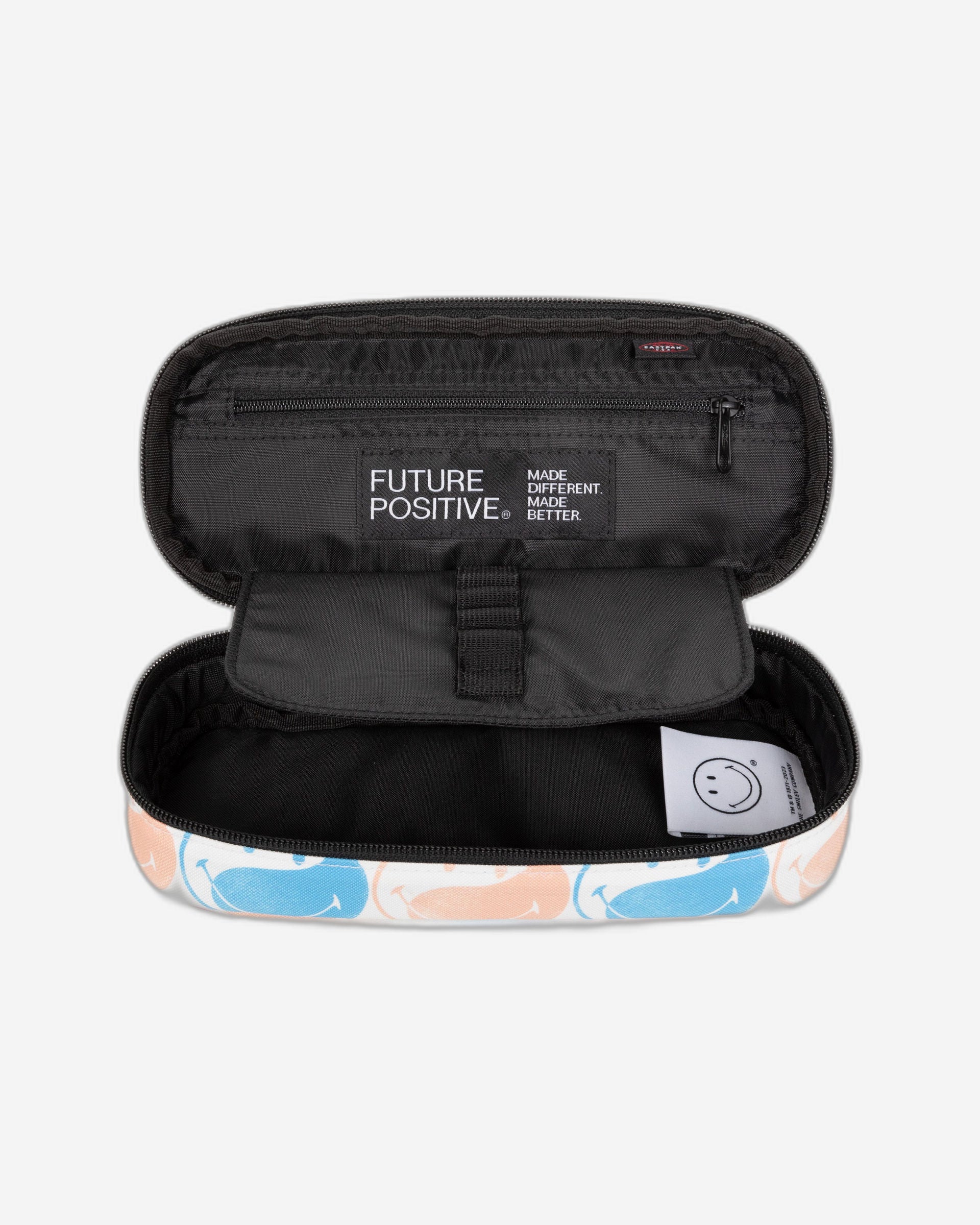 حافظة أقلام صلبة كبيرة بيضاوية الشكل من إيست باك، بتصميم ابتسامة واحدة - EK0007175K31