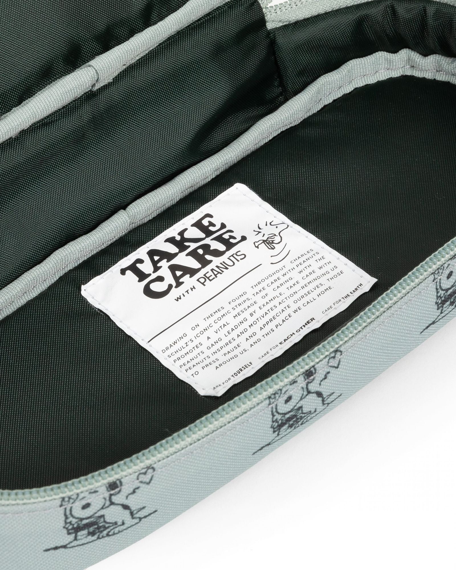 حافظة أقلام صلبة بيضاوية من إيستباك بطبعة الفول السوداني والنعناع - EK0007176O81