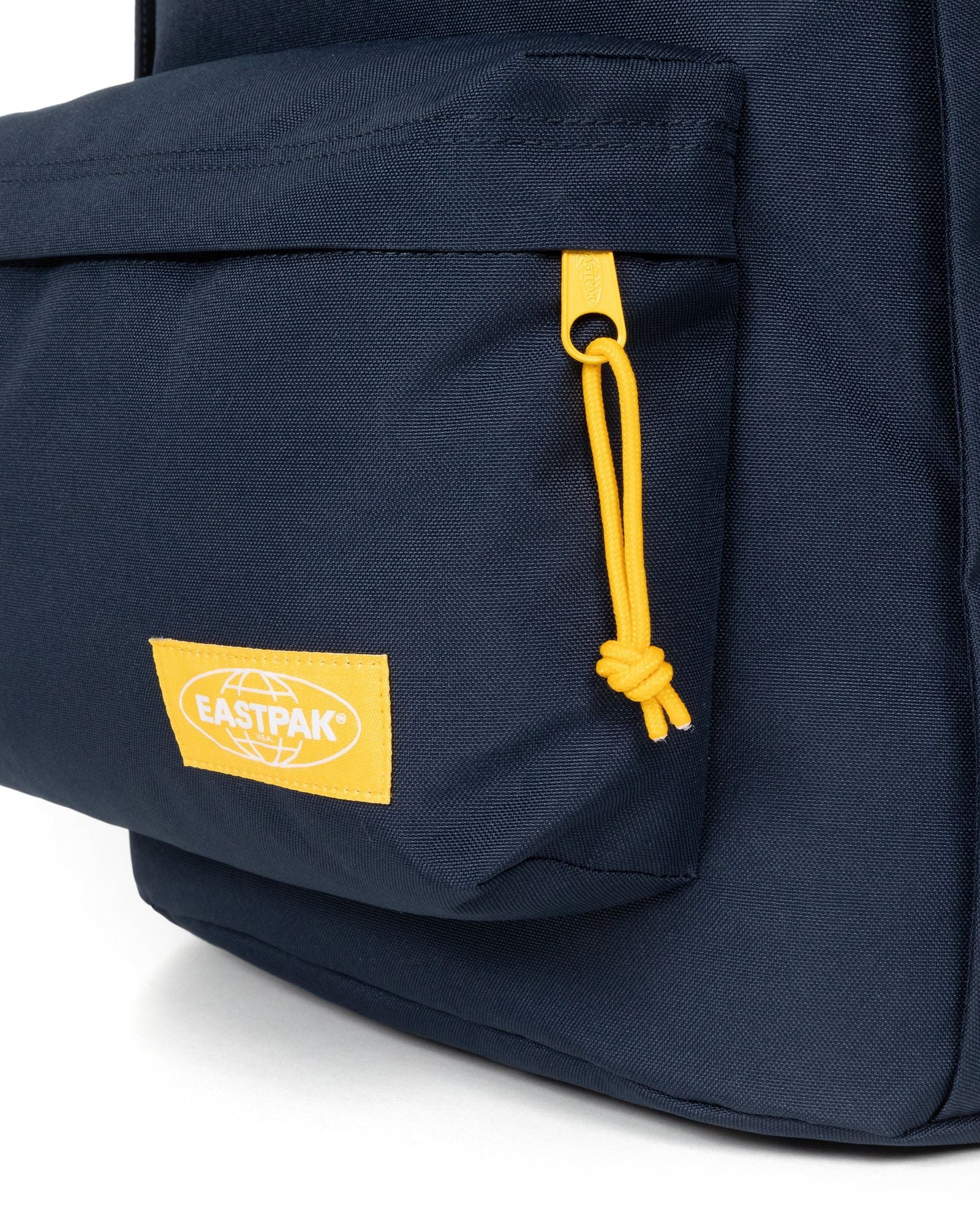 حقيبة ظهر Eastpak Out Of Office Kontraststmarin متوسطة الحجم مع حماية للكمبيوتر المحمول - EK0007675O81