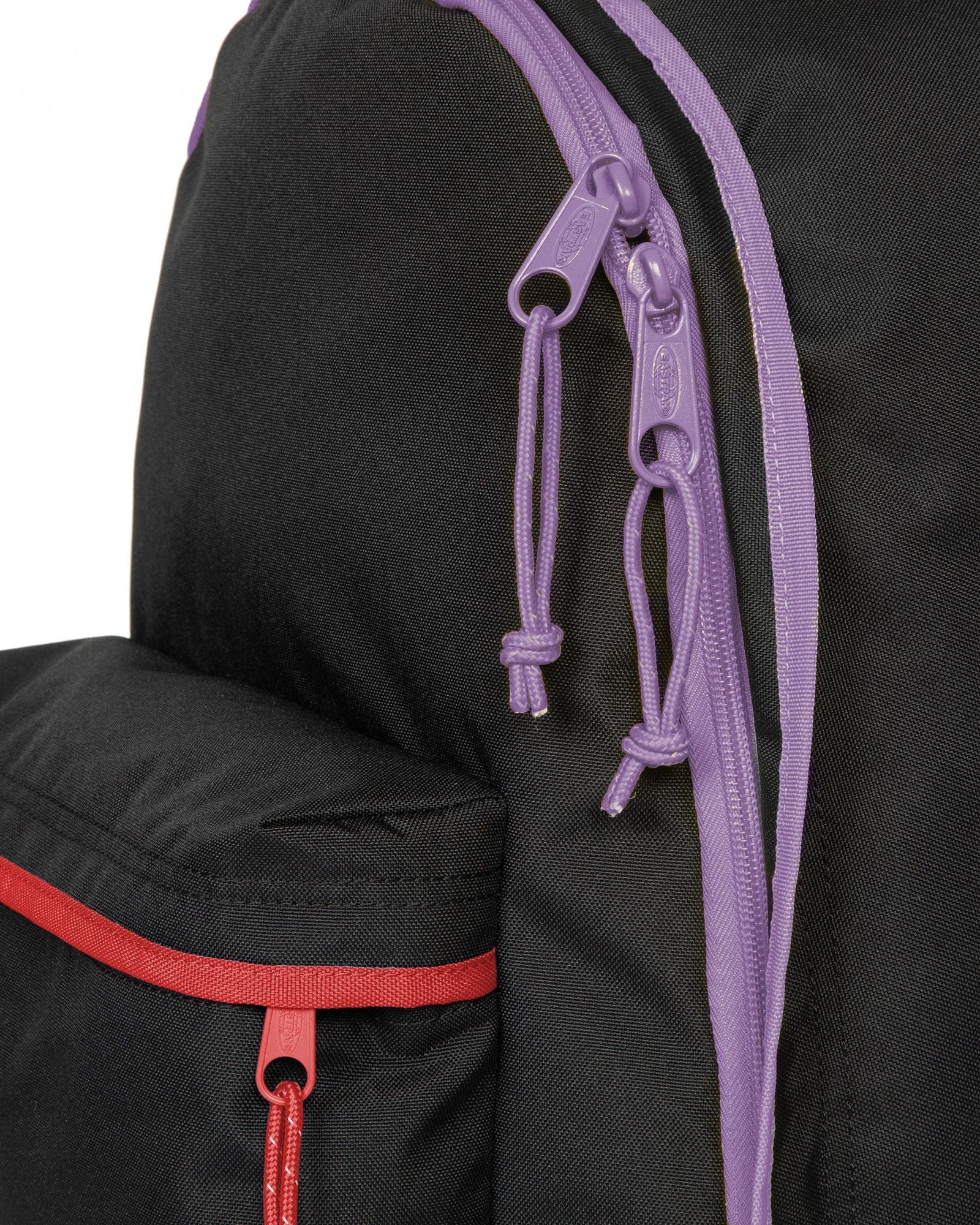 حقيبة ظهر إيستباك متوسطة الحجم للاستخدام خارج المكتب - لون أحمر بنفسجي متباين - EK000767U661