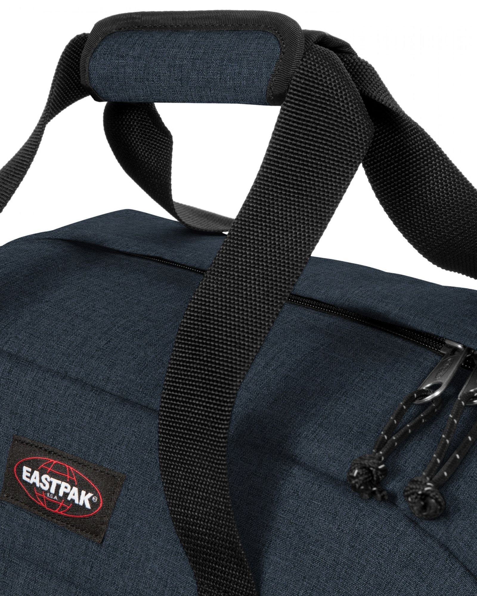 حقيبة دافل كبيرة من Eastpak Terminal + Triple Denim - EK00080D26W