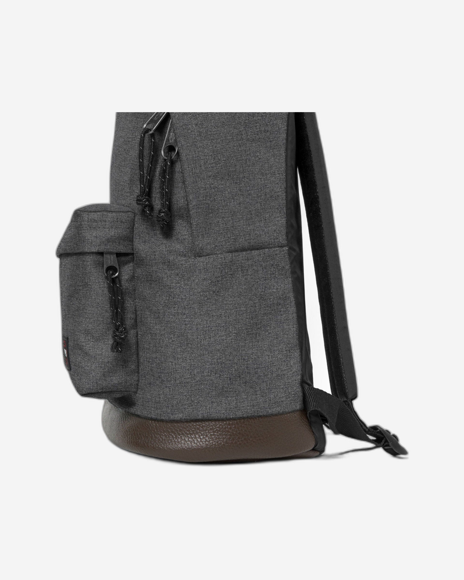 حقيبة ظهر إيستباك وايومنغ سوداء من قماش الدنيم متوسطة الحجم - EK00081177H