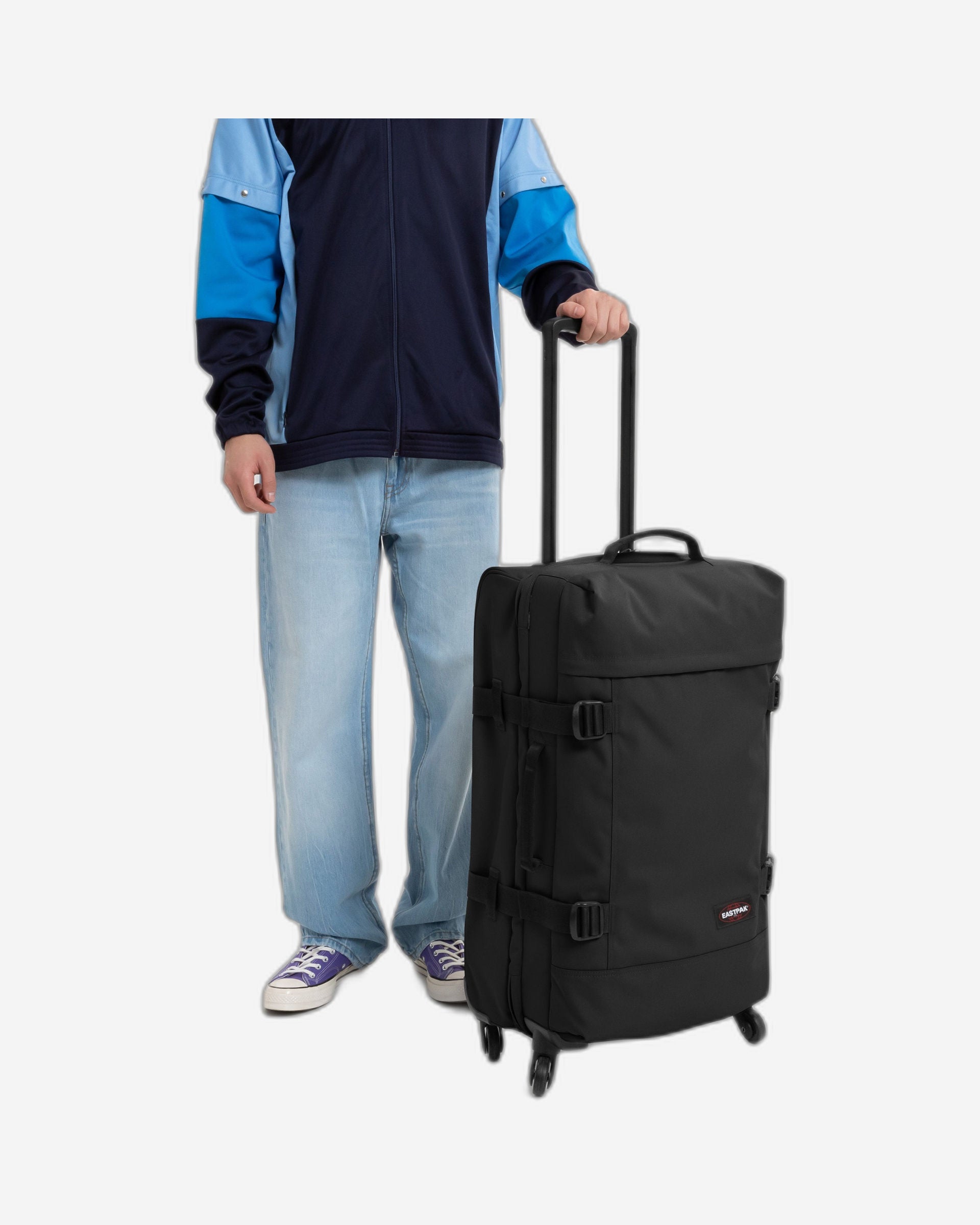 حقيبة سفر إيست باك ترانس 4 إم سوداء متوسطة الحجم بأربع عجلات وناعمة - EK00081L0081