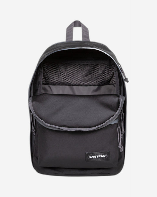 حقيبة ظهر متوسطة الحجم للكمبيوتر المحمول من إيستباك، لون رمادي متباين، مناسبة للعمل