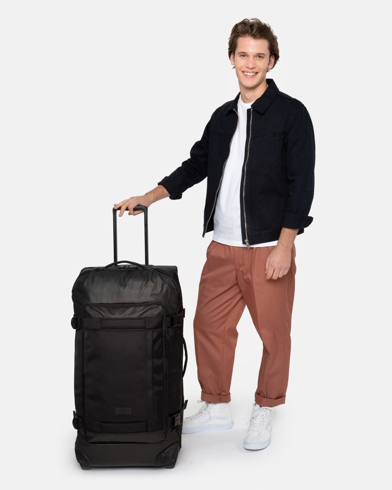 حقيبة سفر إيست باك ترانس 4 سي إن سي تي متوسطة الحجم بعجلات - EK00096E80W1