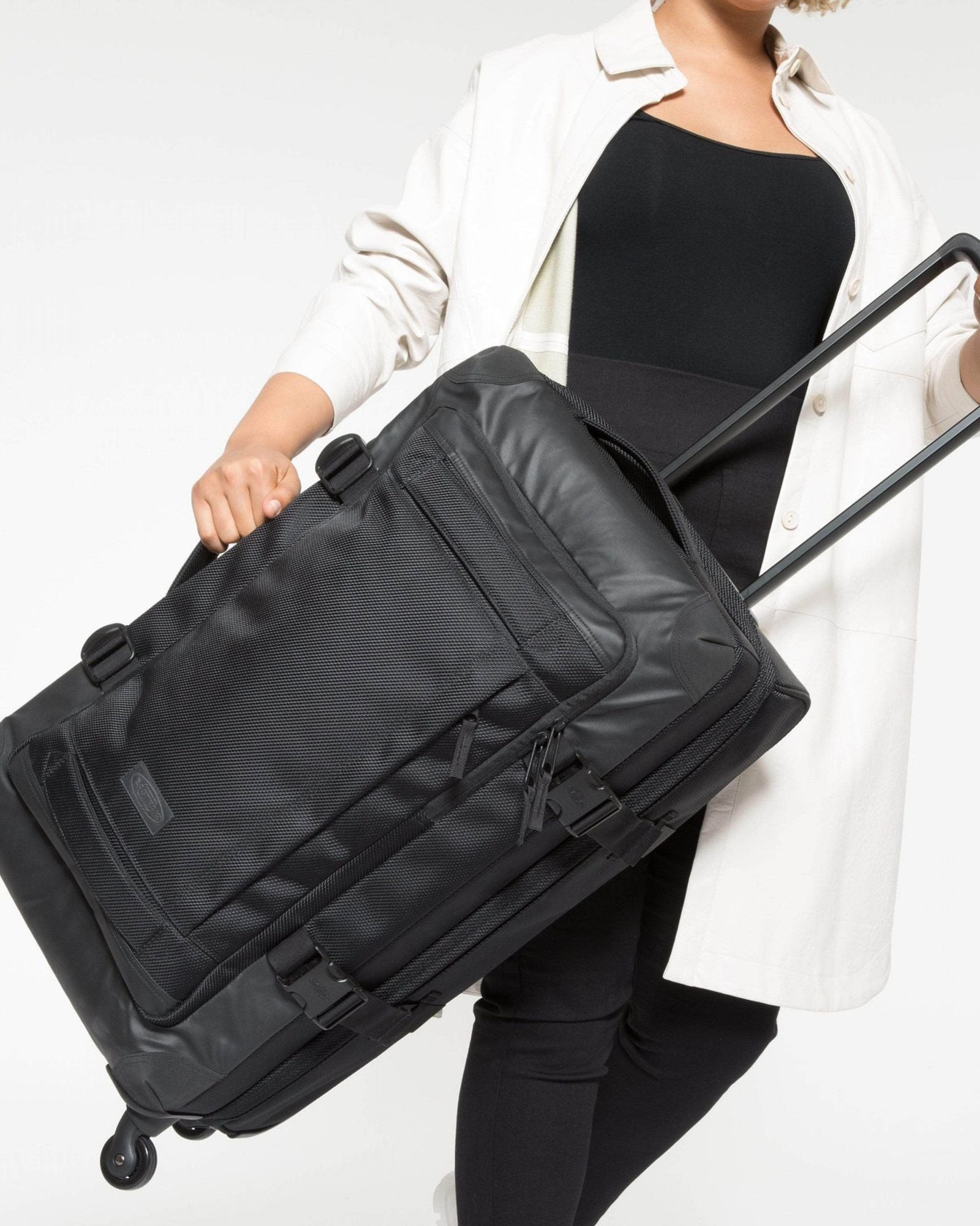 حقيبة سفر إيست باك ترانس 4 سي إن سي تي متوسطة الحجم بعجلات - EK00096E80W1