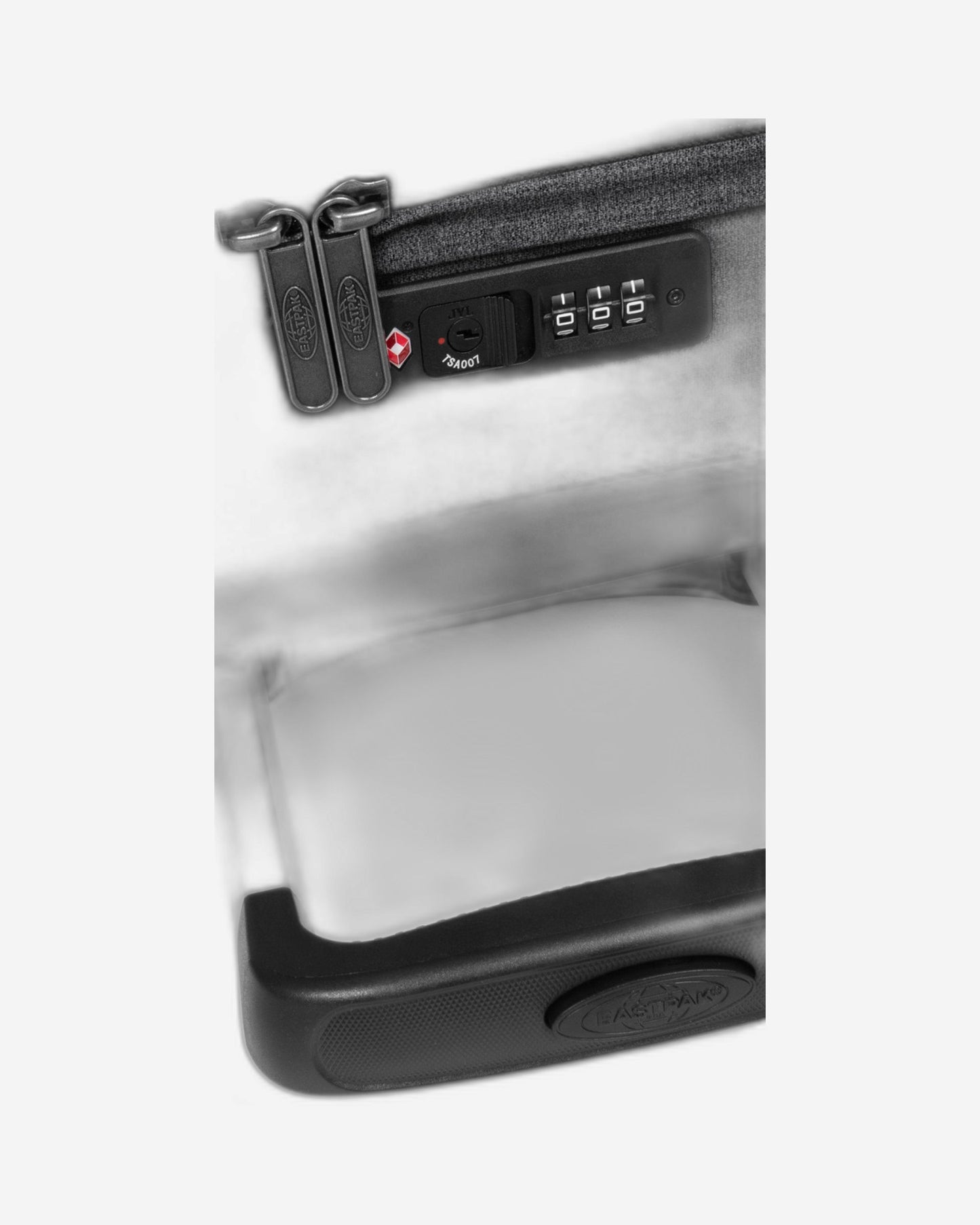 حقيبة سفر صغيرة ناعمة من قماش الدنيم الأسود من إيستباك ترانزيت إس