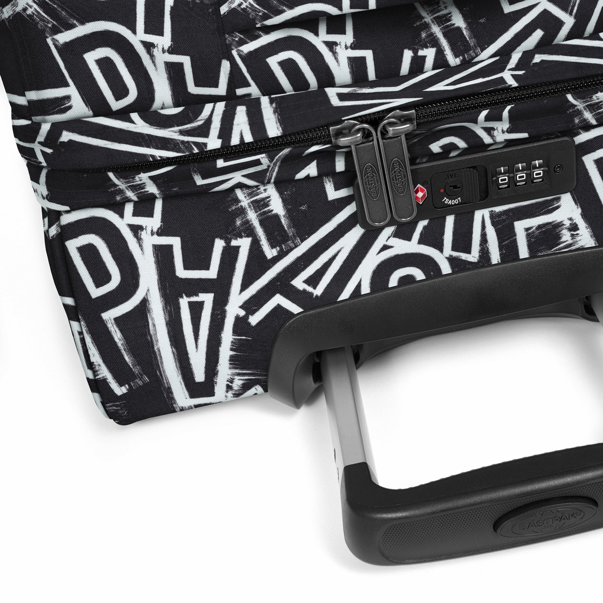 حقيبة سفر إيست باك ترانزيت إل إي بي ليتر بلاك كبيرة وناعمة - EK0A5BA92O01