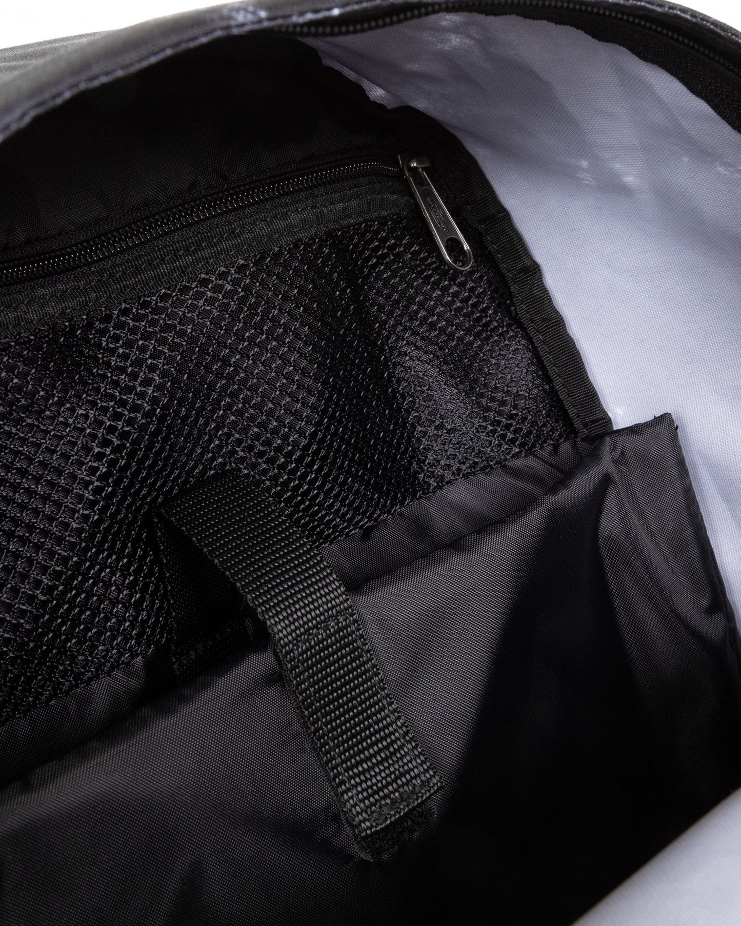 حقيبة ظهر Eastpak Office Zippl'R متوسطة الحجم باللون الأسود المموه - EK0A5BBJ9D3