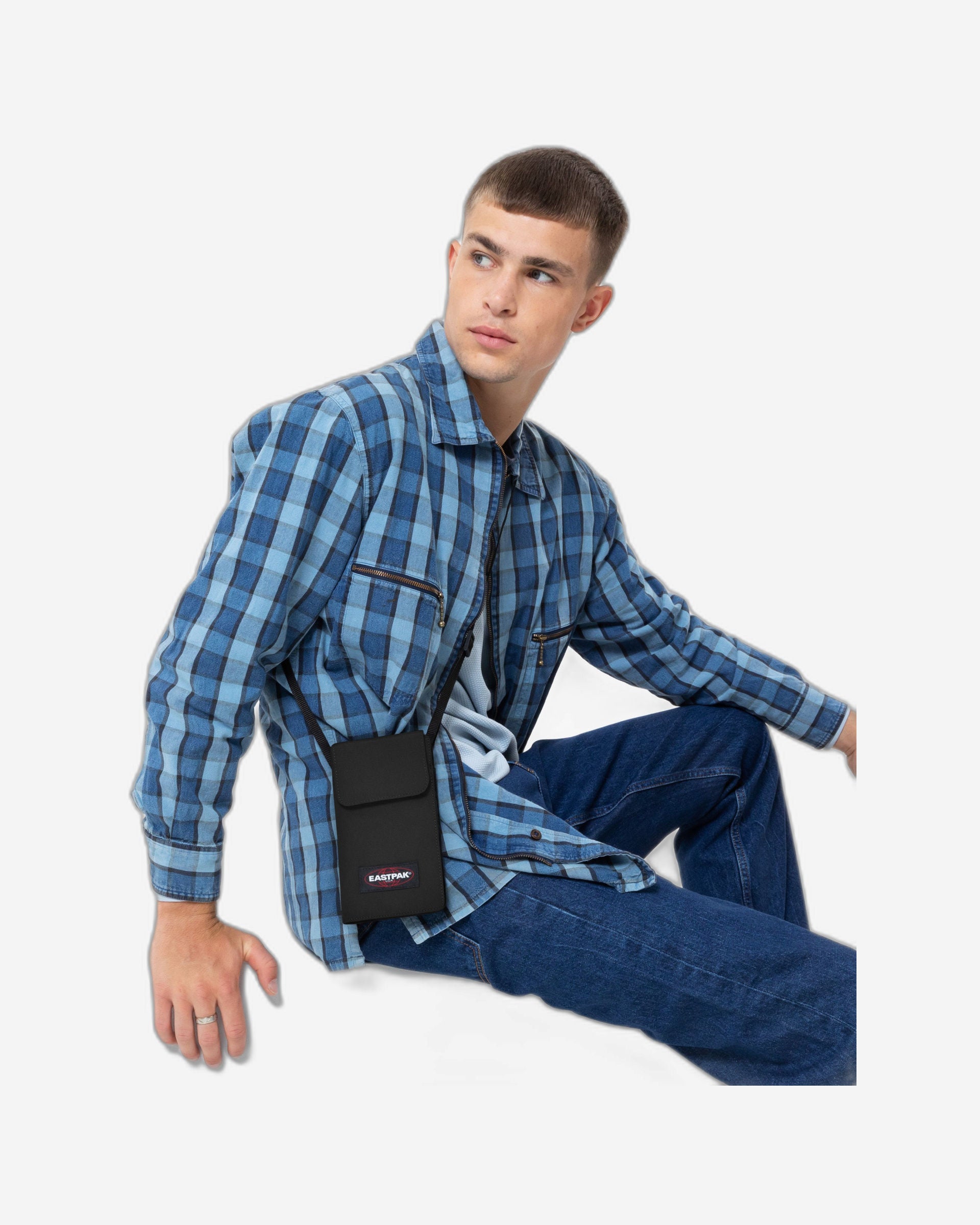 حقيبة دالر صغيرة سوداء اللون من إيست باك - EK0A5BE70081