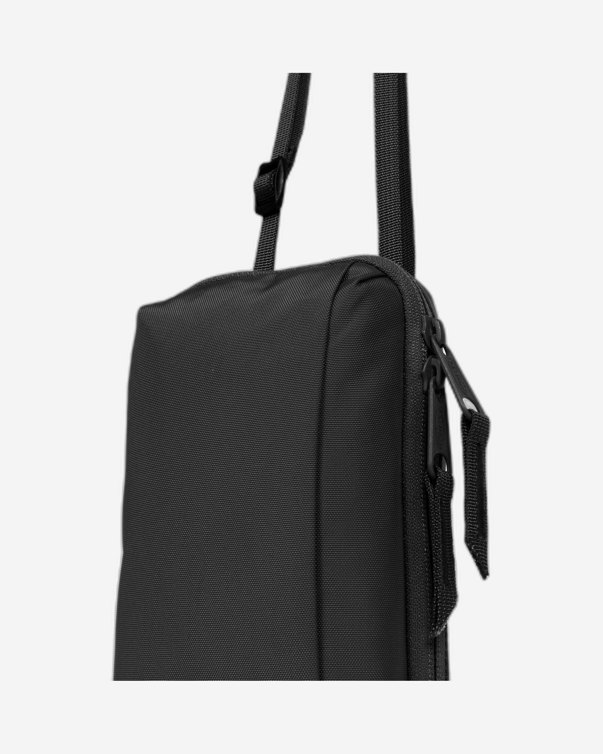 حقيبة إيست باك سي إن إن سي تي إف صغيرة سوداء اللون - EK0A5BEC5A2