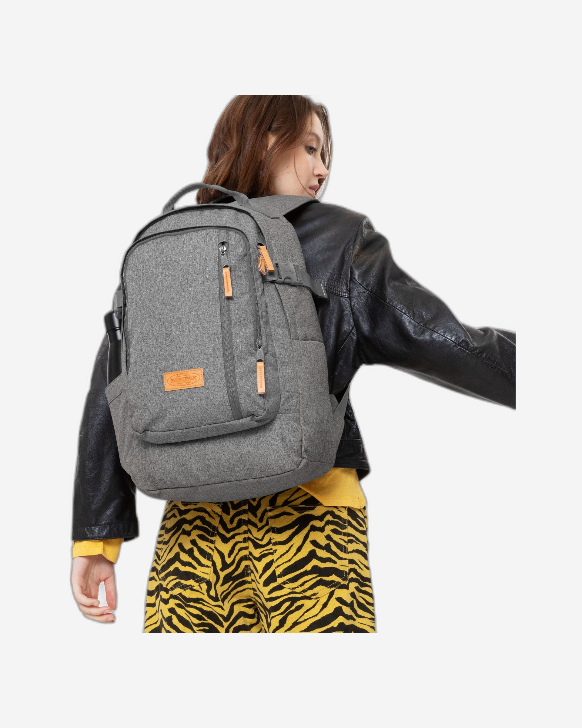 حقيبة ظهر إيست باك سمولكر سي إس صنداي جراي٢ متوسطة الحجم - EK0A5BEX0B31