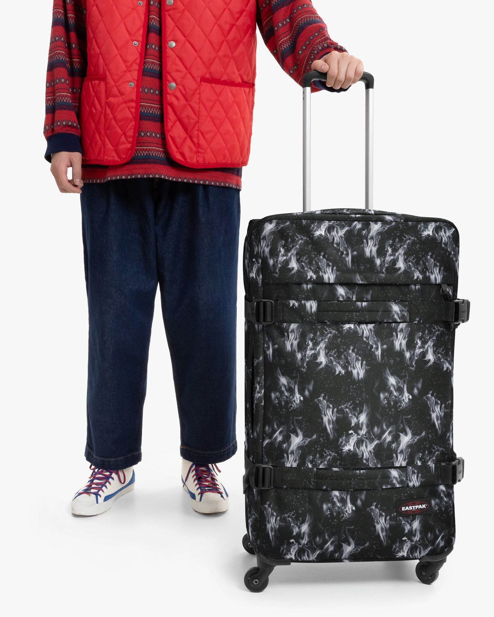 حقيبة سفر إيست باك ترانزيت آر ٤ لتر داكنة كبيرة بأربع عجلات - EK0A5BFK7J31