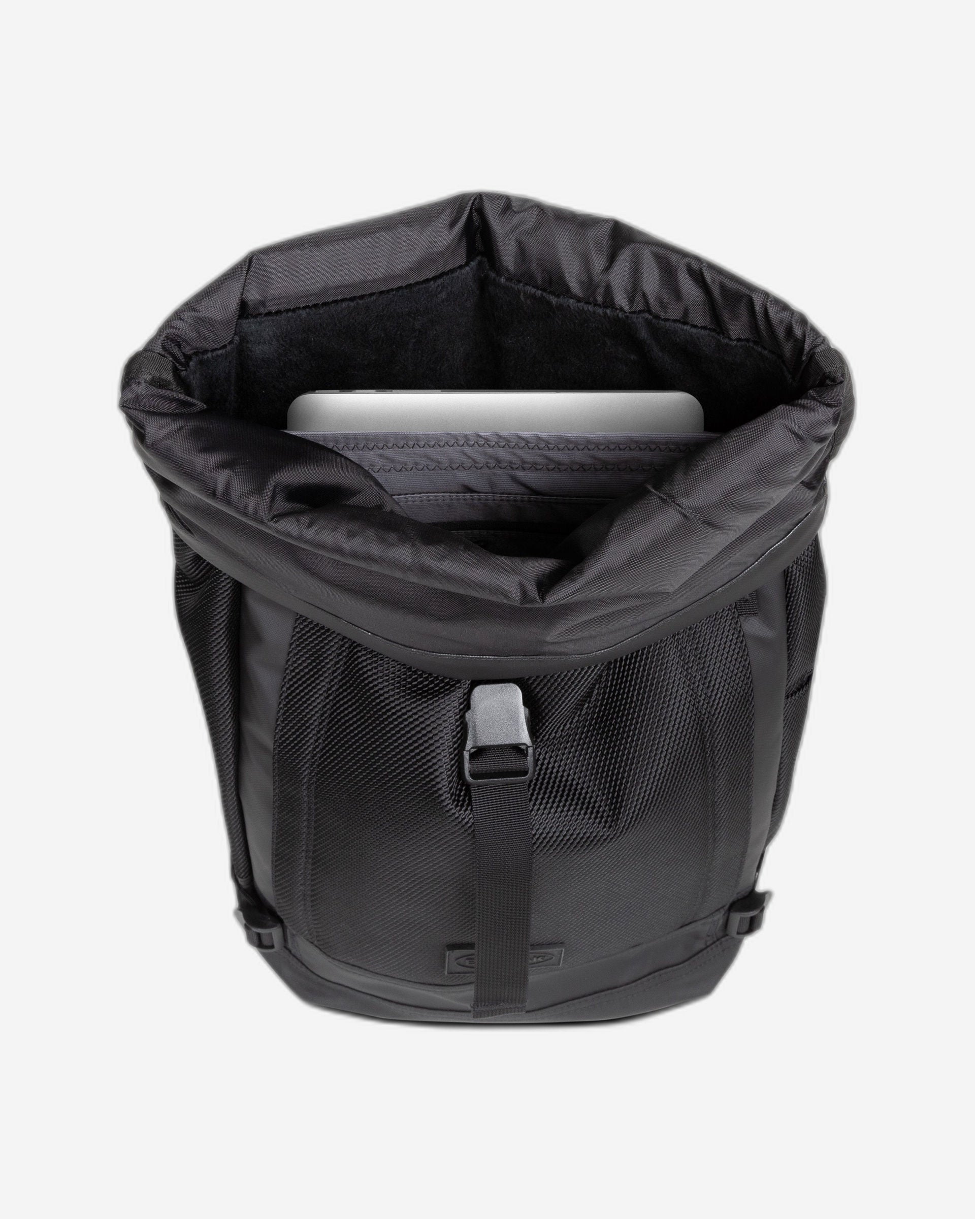 حقيبة ظهر كبيرة بمعطف تيكوم رول Cnnct من إيستباك - EK0A5BFN80W1