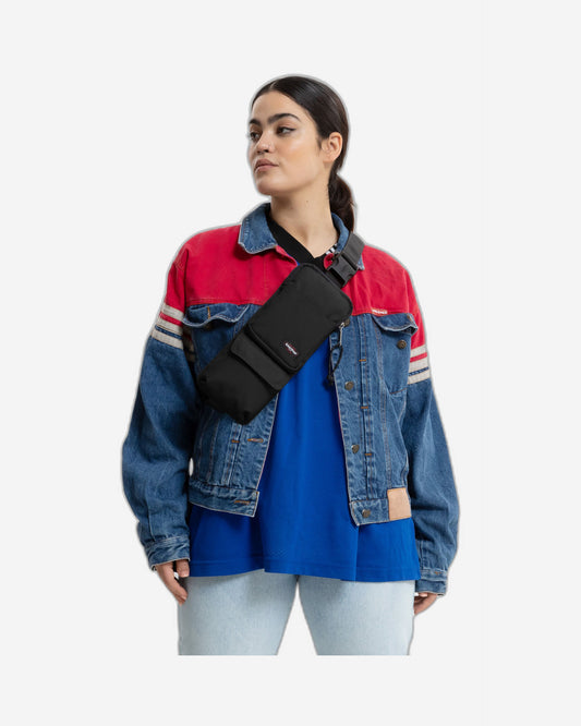 حقيبة كروس بودي صغيرة من إيست باك كروس بادي سوداء - EK0A5BFU0081