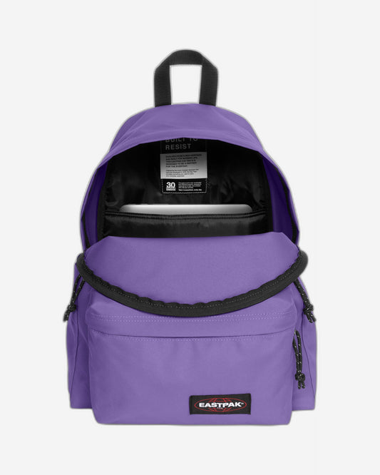 حقيبة ظهر Eastpak Day Pak'R Petal Lilac متوسطة الحجم مع حامل زجاجات وجيب للكمبيوتر المحمول - EK0A5BG40O51