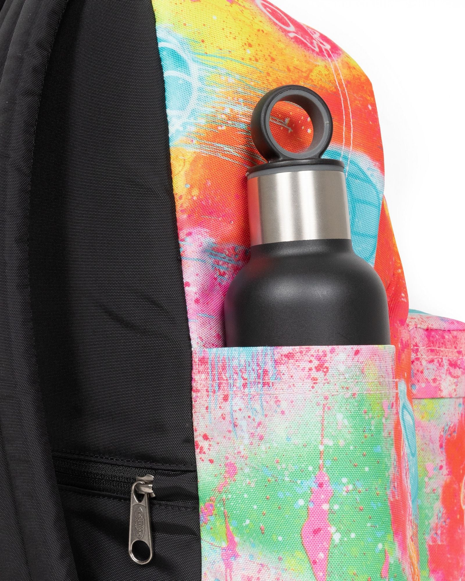 حقيبة ظهر Eastpak Day Pak'R Fluo Clouds متوسطة الحجم مع حامل زجاجات وجيب للكمبيوتر المحمول - EK0A5BG43O91