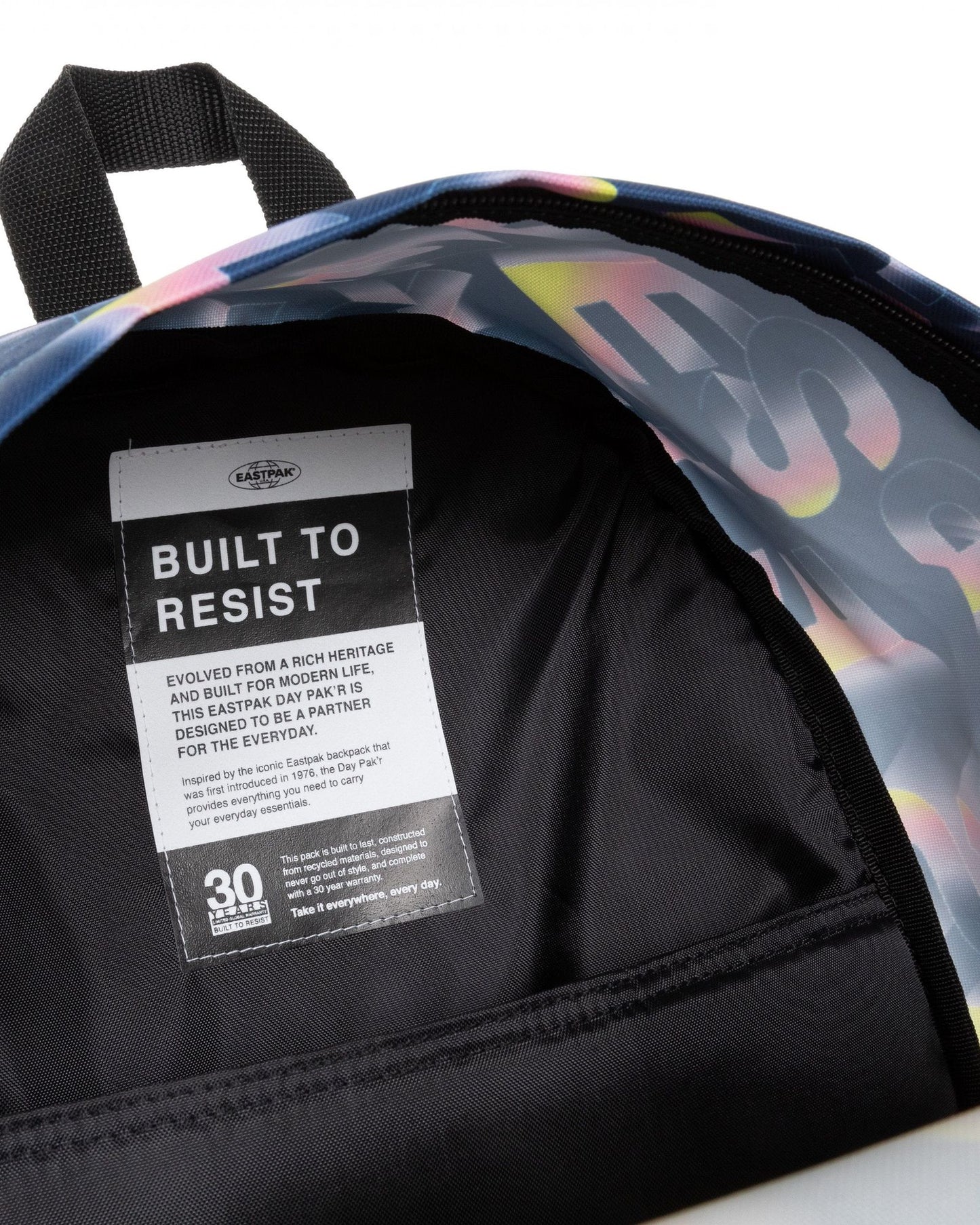 حقيبة ظهر متوسطة الحجم من إيستباك داي باك آر بلوكتايب باللون الكحلي