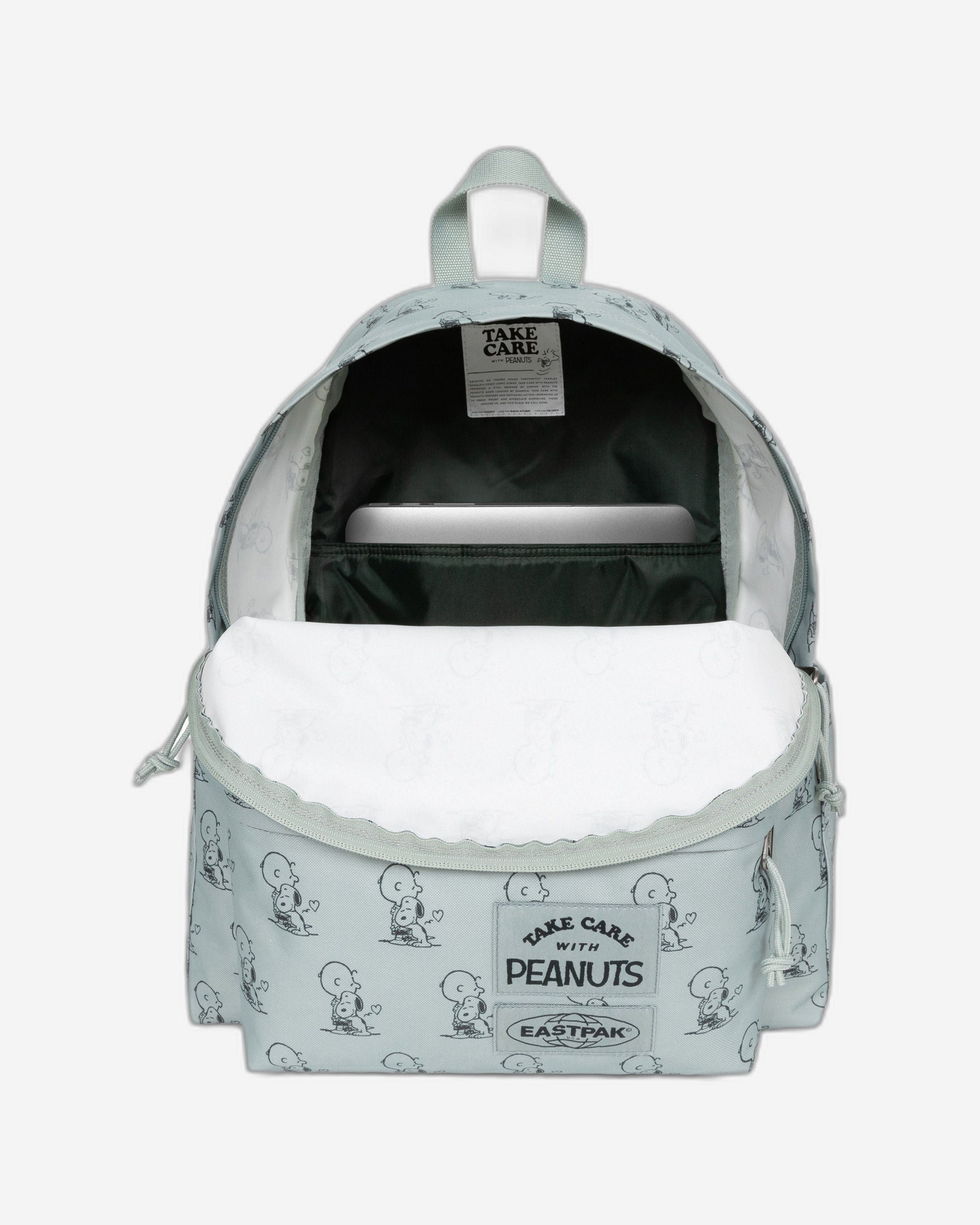 حقيبة ظهر Eastpak Day Pak'R Peanuts Mint متوسطة الحجم مع حامل زجاجات وجيب للكمبيوتر المحمول - EK0A5BG46O81