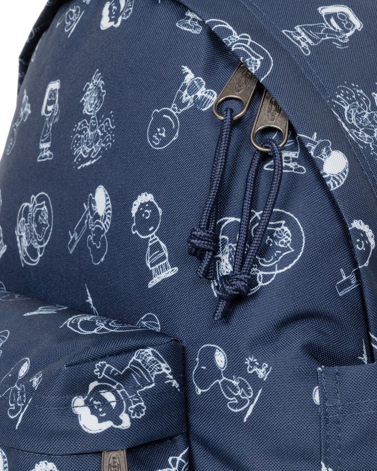 حقيبة ظهر Eastpak Day Pak'R Peanuts Navy متوسطة الحجم مع حامل زجاجات وجيب للكمبيوتر المحمول - EK0A5BG47O01