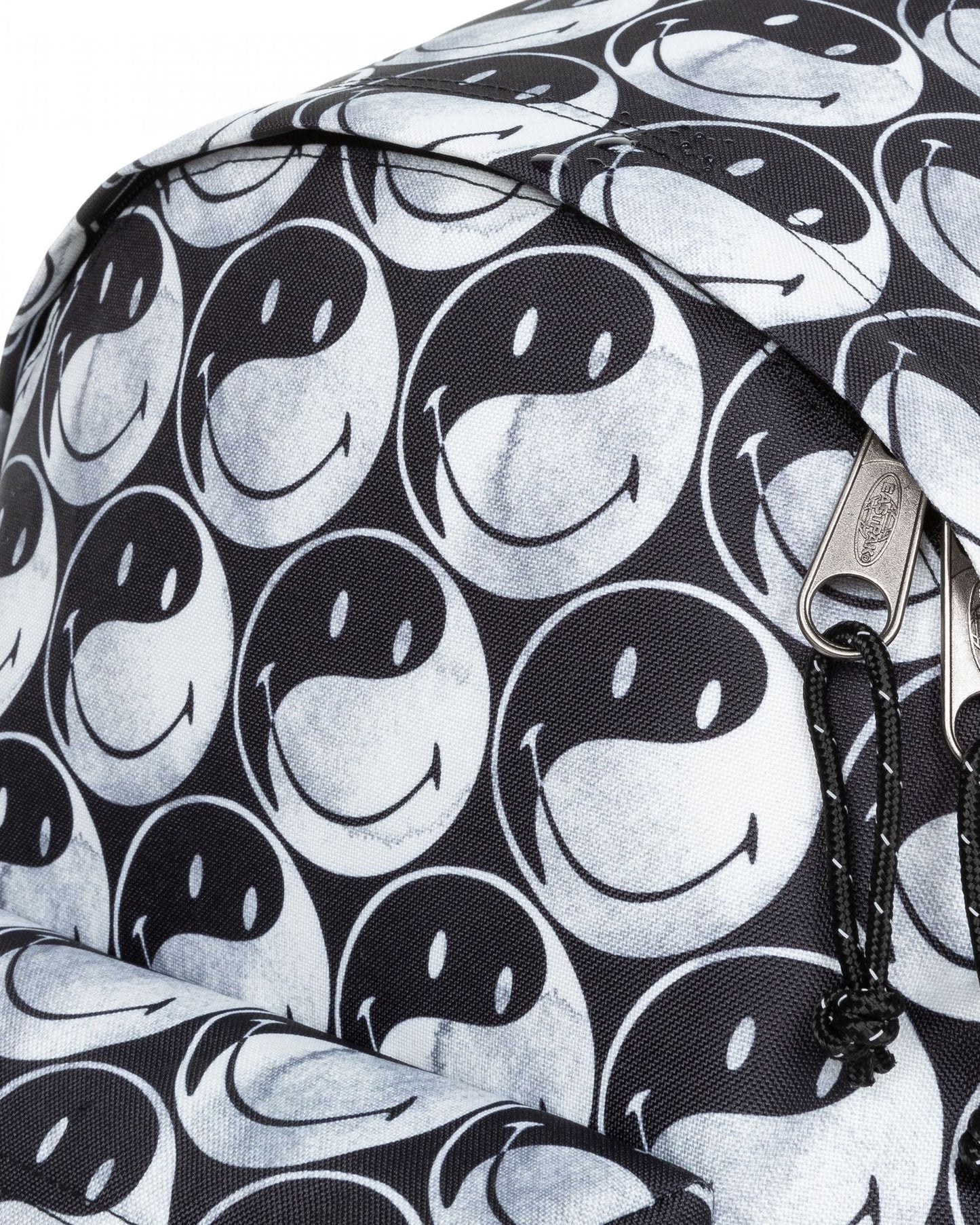 حقيبة ظهر إيستباك داي باك إس سمايلي واي واي سوداء