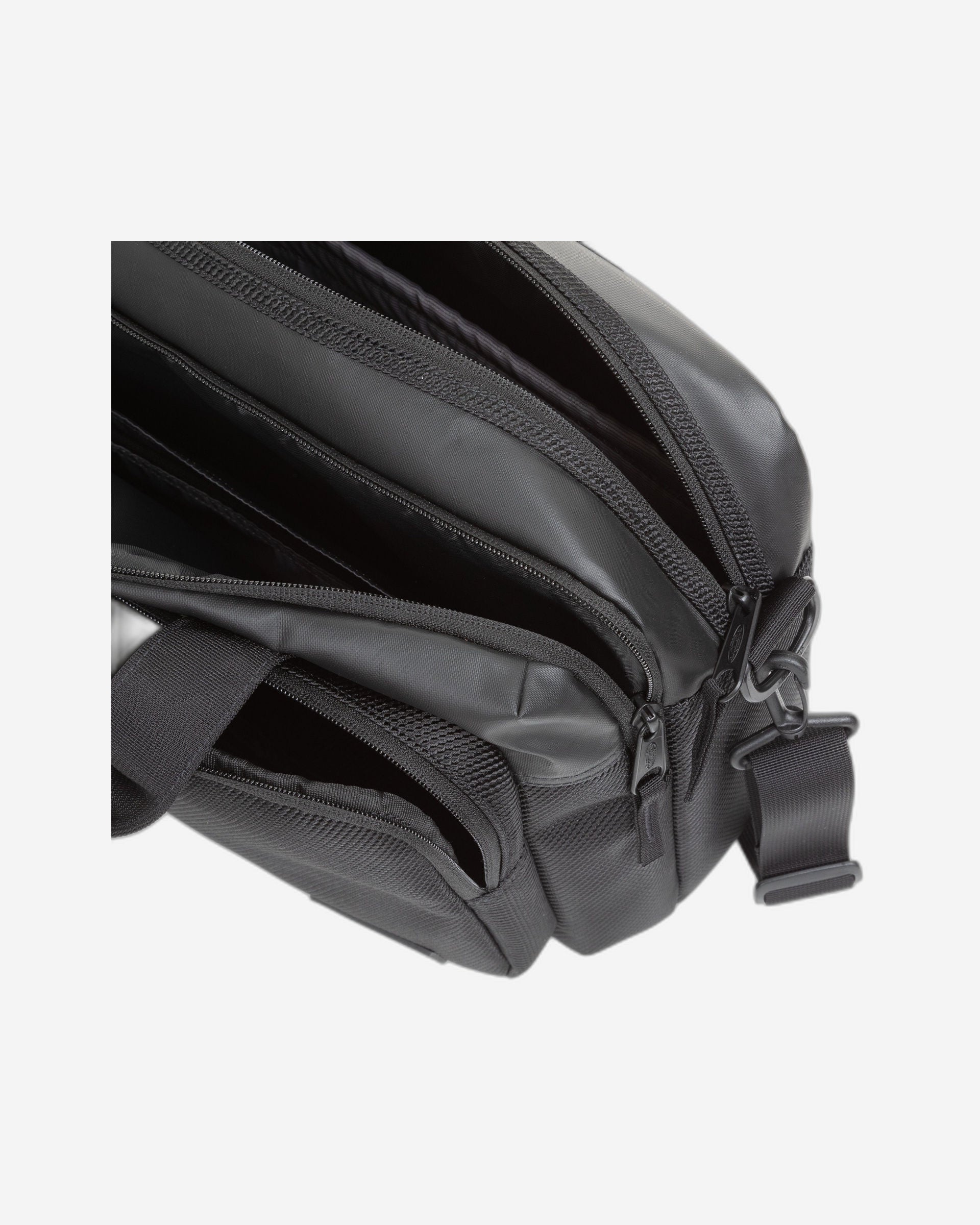 حقيبة كمبيوتر محمول إيستباك شيلدان سي إن إن سي كوت متوسطة الحجم - EK0A5BHT80W1