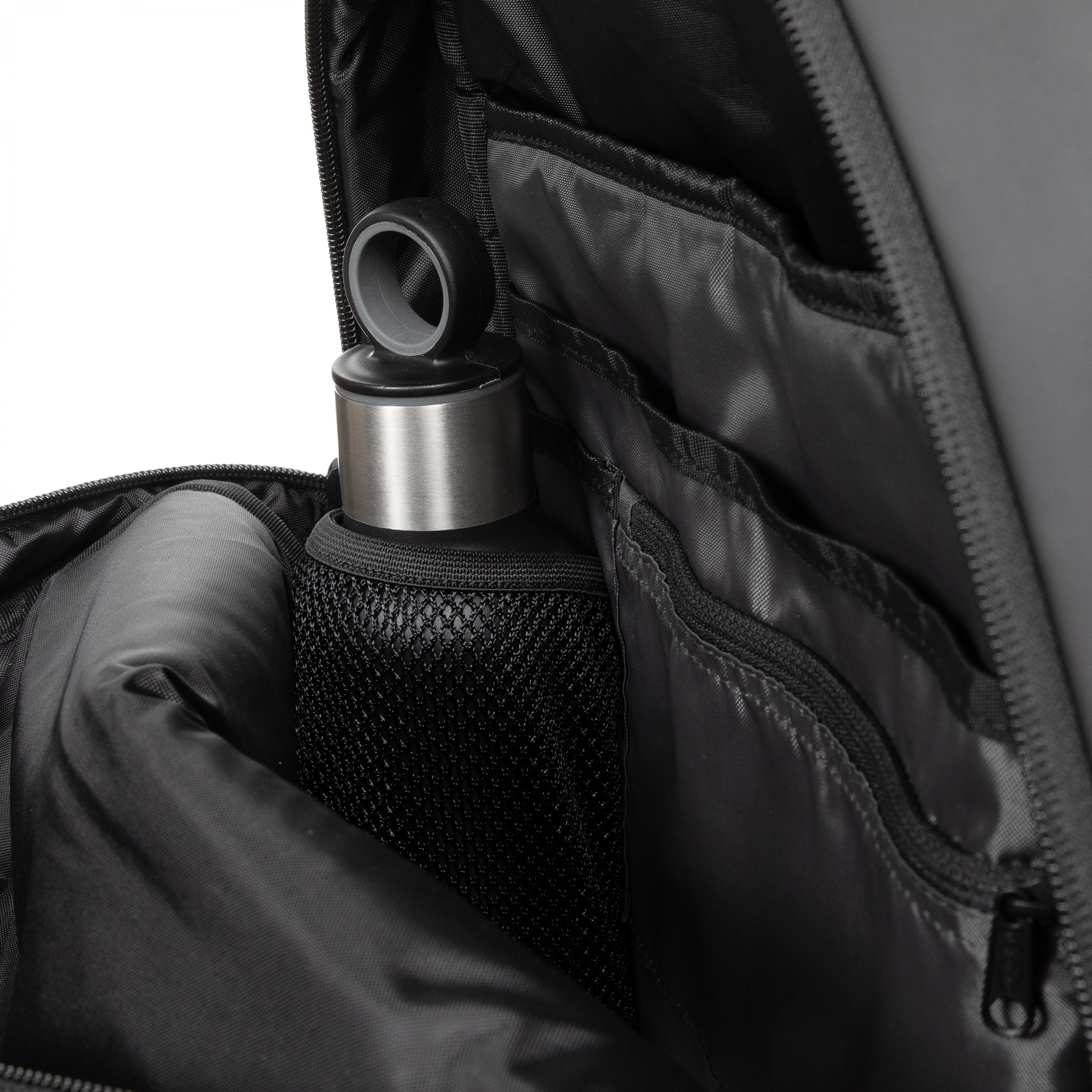 حقيبة إيستباك تيكوم CNNCT F باللون الأسود المطفي -EK0A5BHU1F51