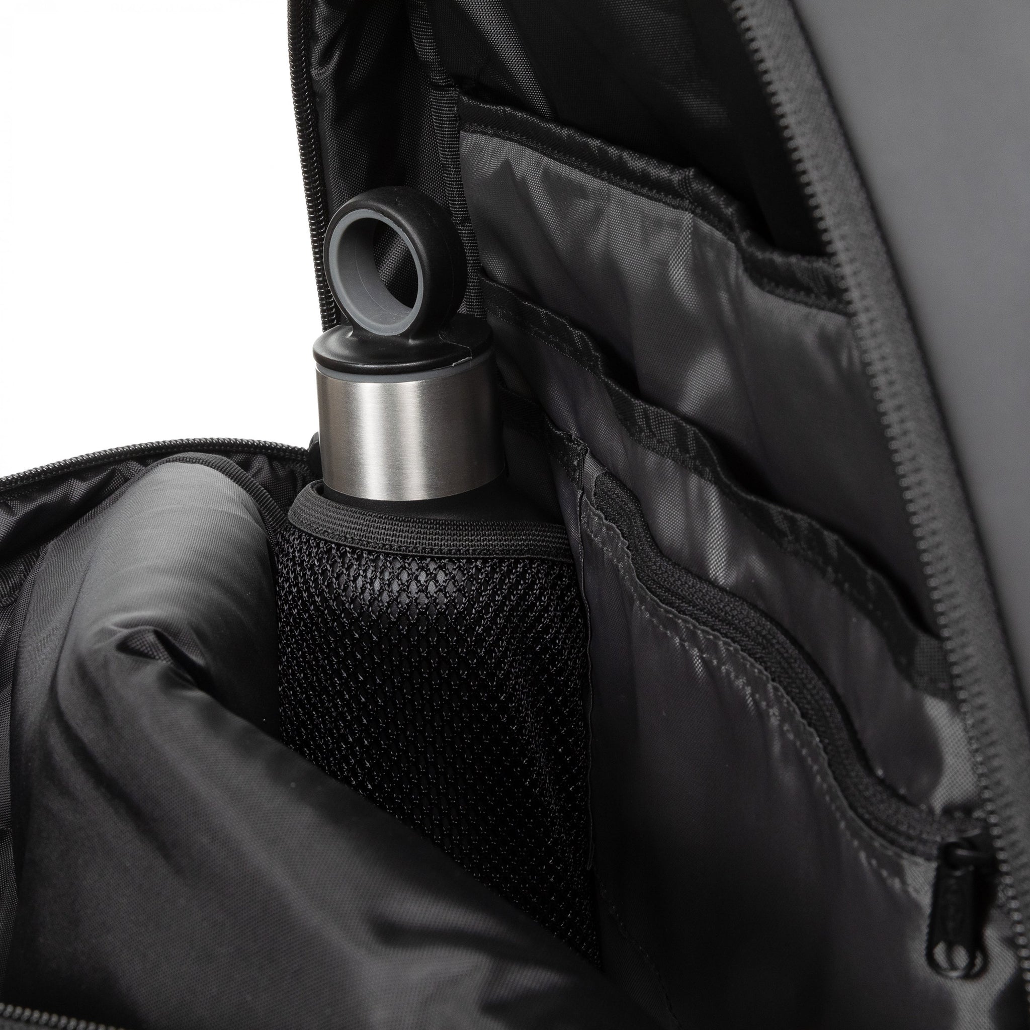 حقيبة إيستباك تيكوم CNNCT F باللون الأسود المطفي -EK0A5BHU1F51