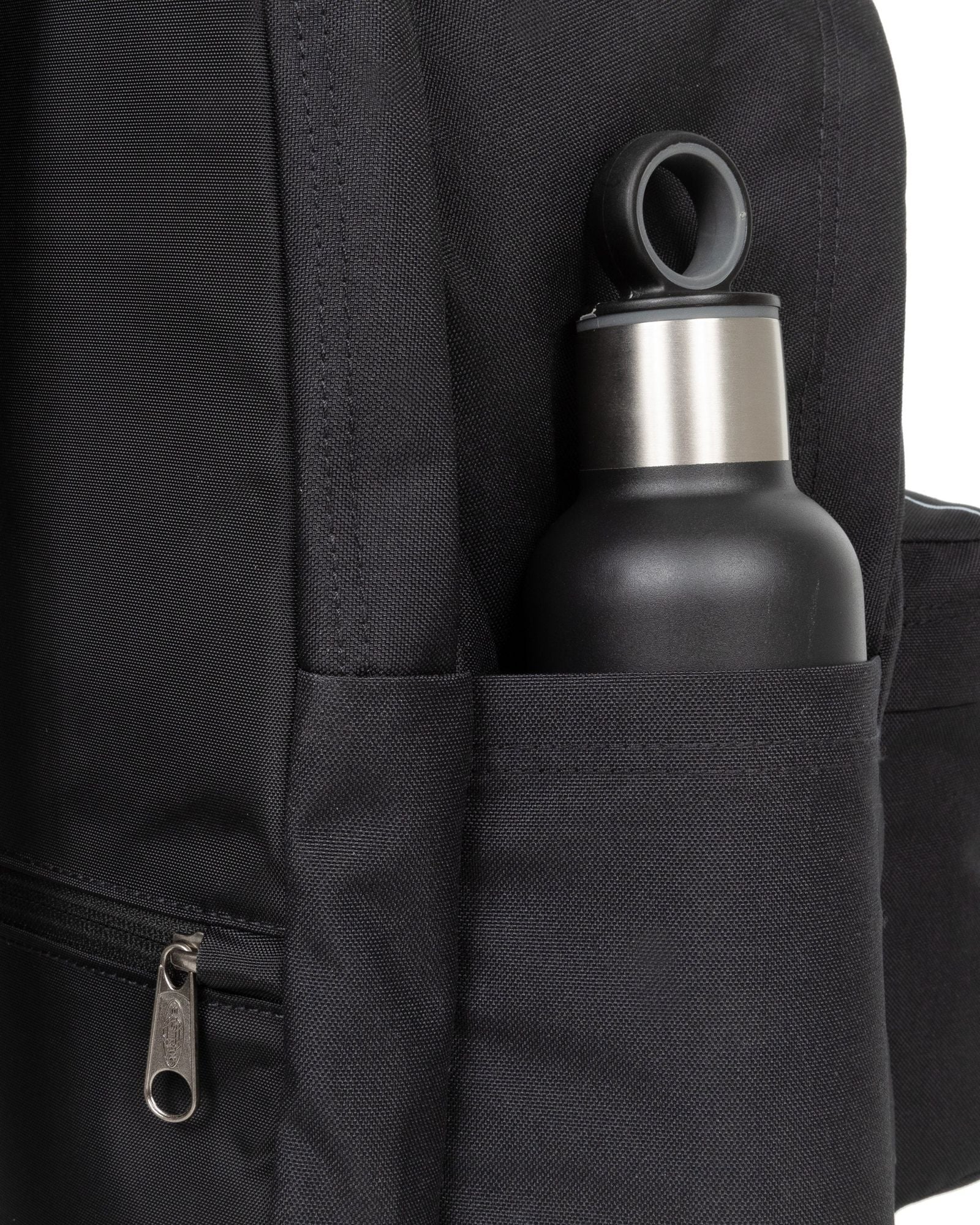 حقيبة ظهر إيستباك داي أوفيس متوسطة الحجم للكمبيوتر المحمول بتصميم الفول السوداني - EK0A5BIK7O11