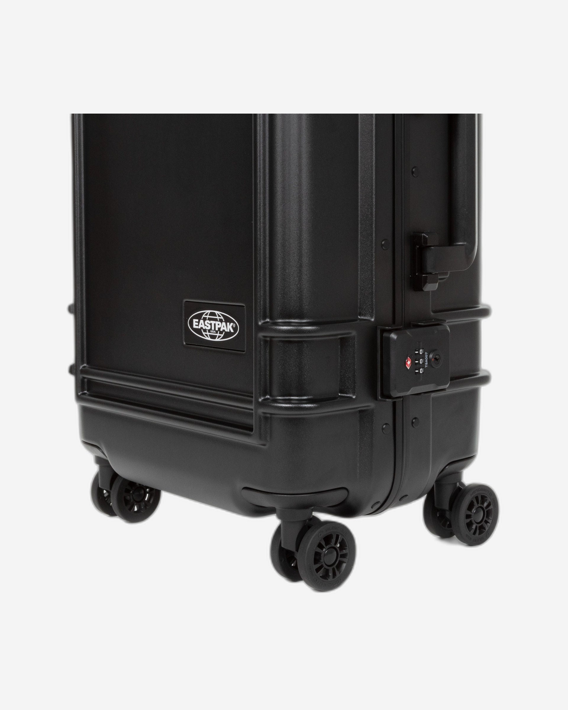 حقيبة أمتعة صلبة غير قابلة للتمدد من إيست باك ريزيست آر