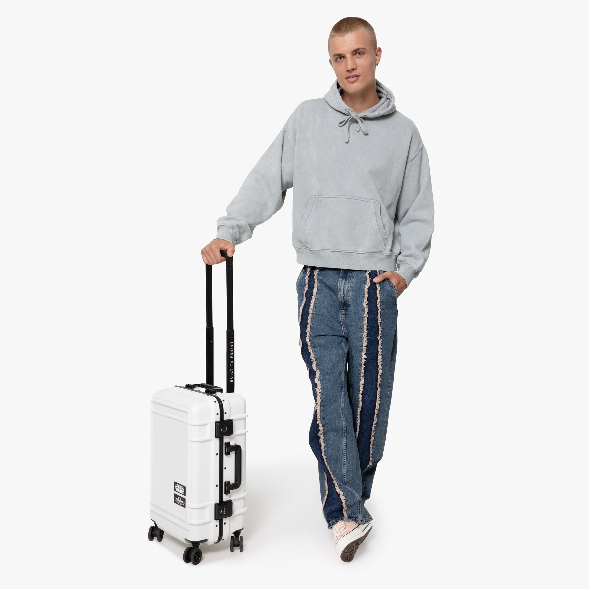 حقيبة سفر صلبة غير قابلة للتمدد من إيست باك ريزيست آر ستار وورز ستورم تروبر، مقاس 56 سم