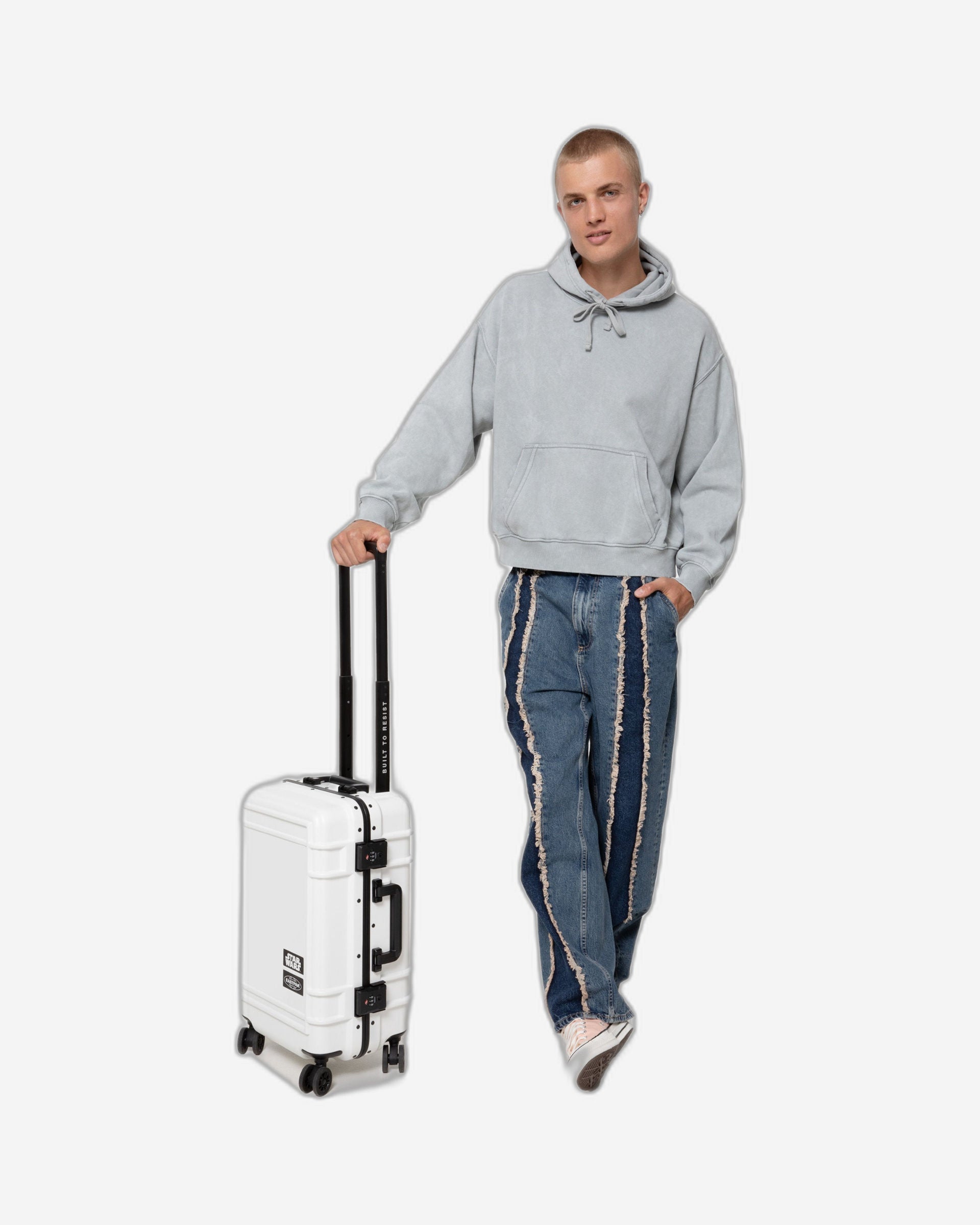 حقيبة سفر صلبة غير قابلة للتمدد من إيست باك ريزيست آر ستار وورز ستورم تروبر، مقاس 56 سم