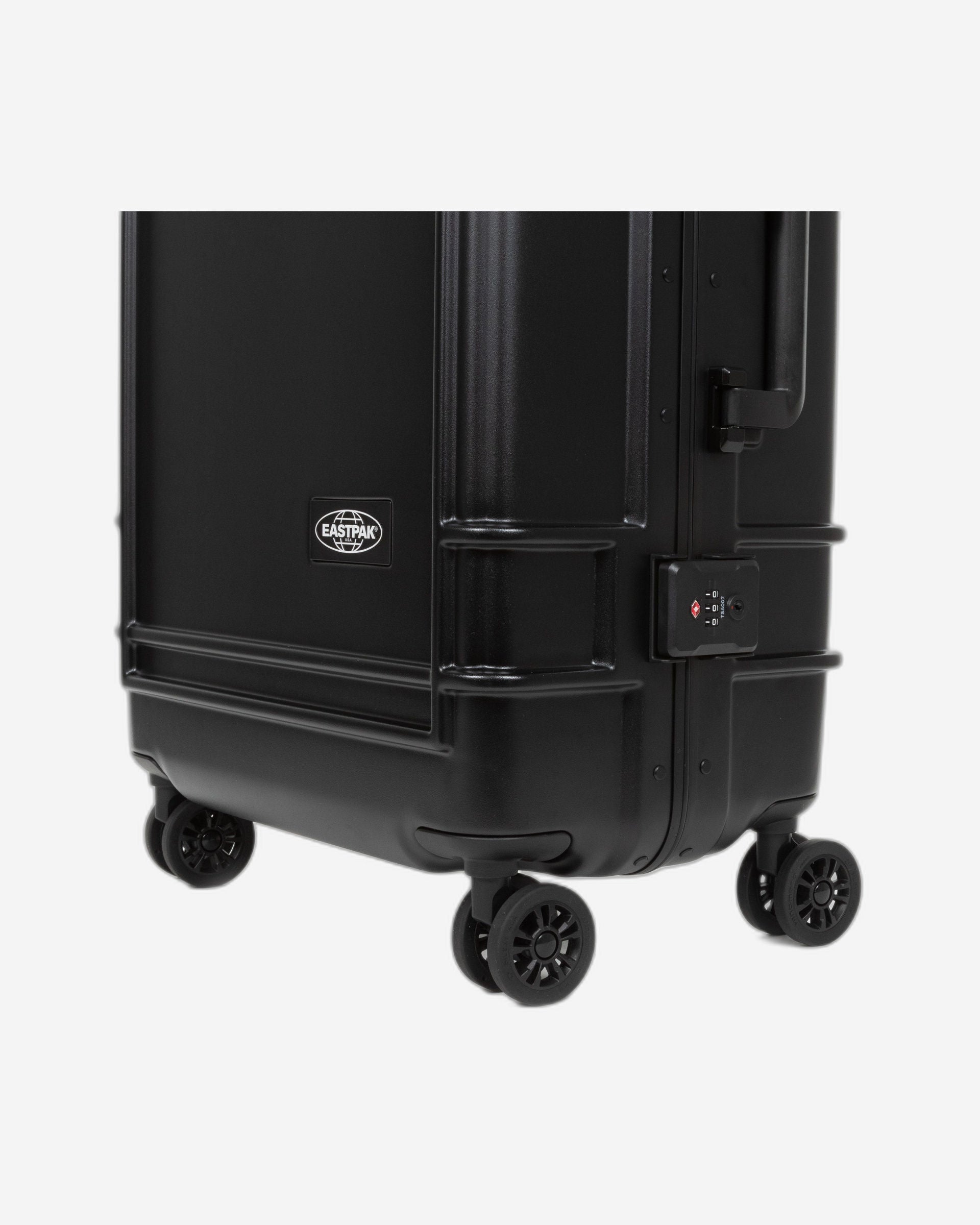 حقيبة أمتعة صلبة غير قابلة للتمدد من إيست باك ريزيست آر