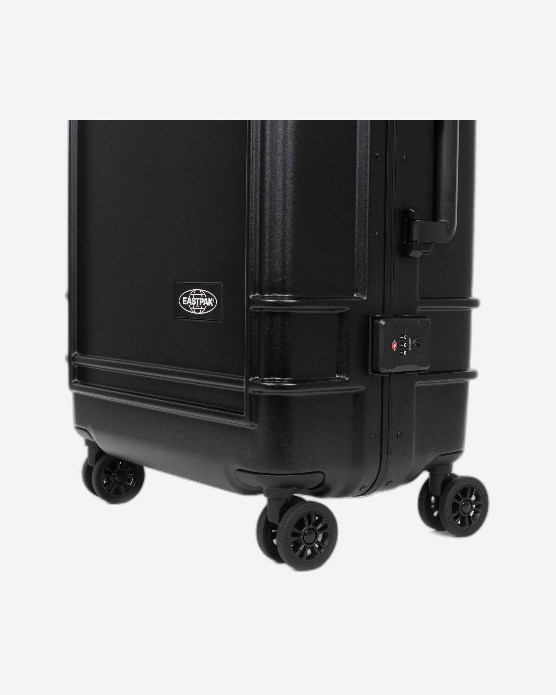 حقيبة أمتعة صلبة غير قابلة للتمدد من إيست باك ريزيست آر